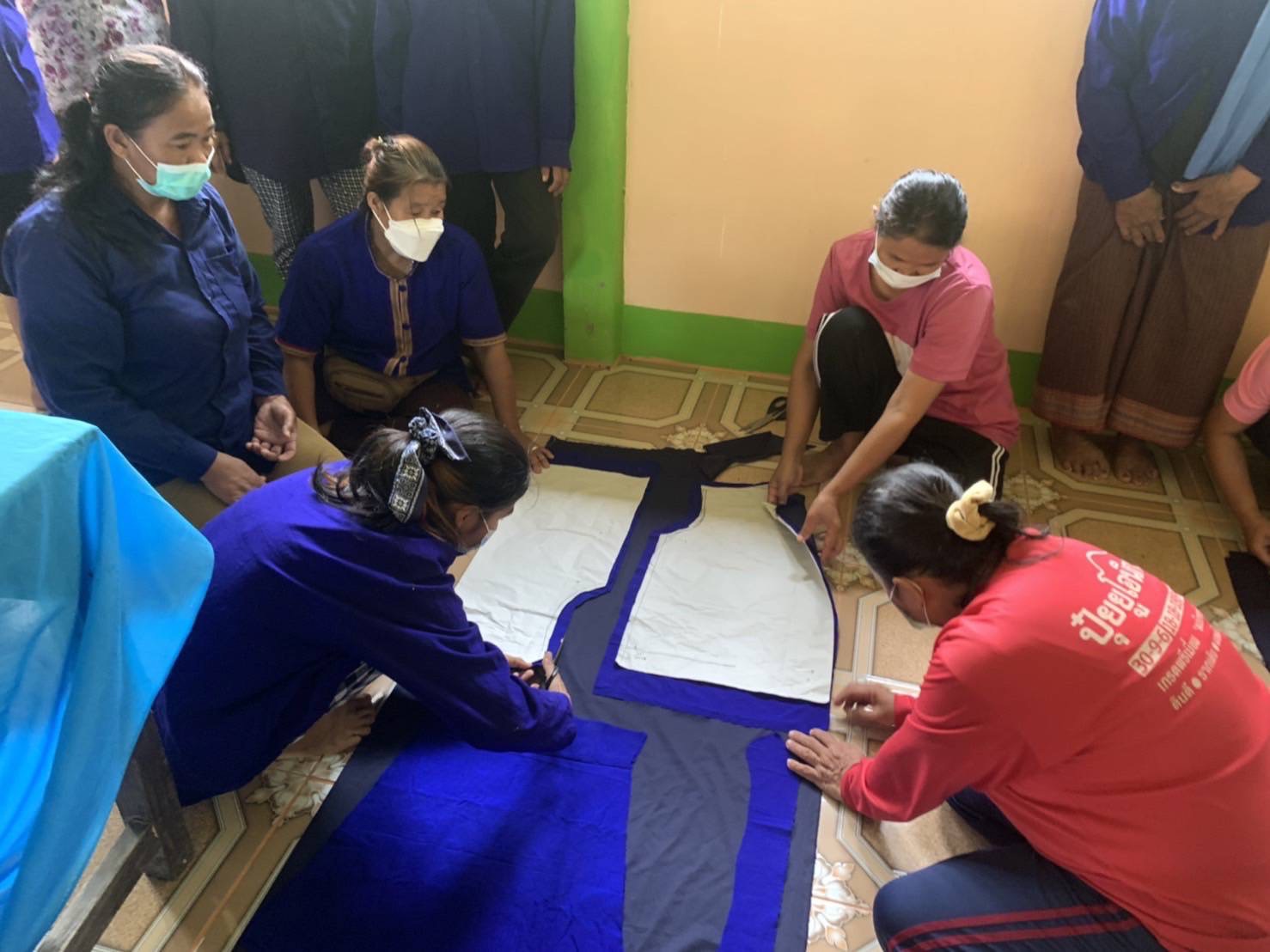 พช.ยโสธร ติดตามสนับสนุน การพัฒนาและยกระดับ กลุ่มผู้ผลิต ผู้ประกอบการ OTOP ประเภทผ้าและเครื่องแต่งกาย กลุ่มวิสาหกิจชุมชนกลุ่มพระเสาร์ Thai silk ต.พระเสาร์ อ.มหาชนะชัย และกลุ่มสตรีทอผ้าฟ้าห่วน หมู่ 1 ต.ฟ้าห่วน อ.ค้อวัง จังหวัดยโสธร