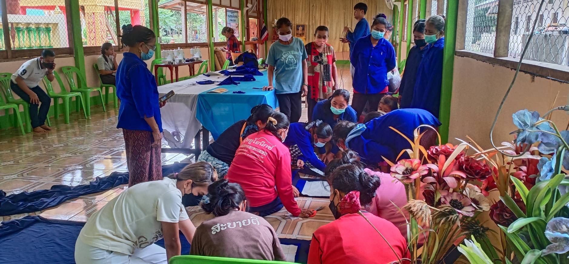 พช.ยโสธร ติดตามสนับสนุน การพัฒนาและยกระดับ กลุ่มผู้ผลิต ผู้ประกอบการ OTOP ประเภทผ้าและเครื่องแต่งกาย กลุ่มวิสาหกิจชุมชนกลุ่มพระเสาร์ Thai silk ต.พระเสาร์ อ.มหาชนะชัย และกลุ่มสตรีทอผ้าฟ้าห่วน หมู่ 1 ต.ฟ้าห่วน อ.ค้อวัง จังหวัดยโสธร