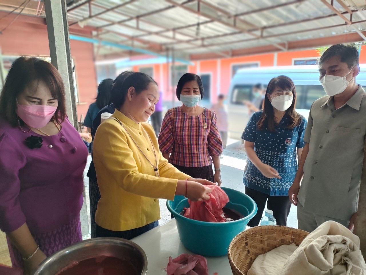 ?พช.ยโสธร ลงพื้นที่คัดเลือกกลุ่มผู้ผลิต ผู้ประกอบการ OTOP ตามโครงการ ส่งเสริมผลิตภัณฑ์ด้านการท่องเที่ยว กิจกรรมหลัก พัฒนายกระดับคุณภาพผ้าทอ