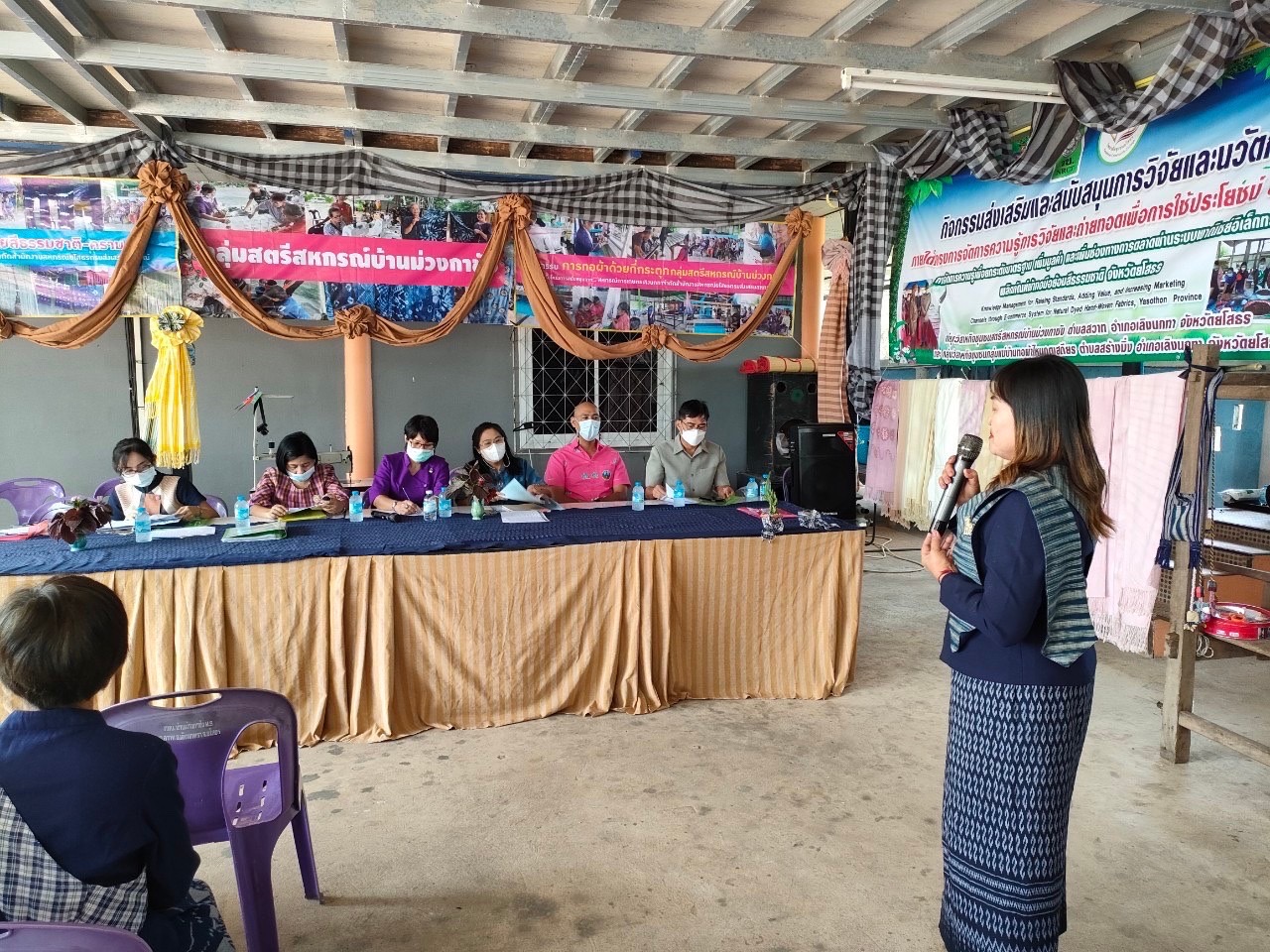 ?พช.ยโสธร ลงพื้นที่คัดเลือกกลุ่มผู้ผลิต ผู้ประกอบการ OTOP ตามโครงการ ส่งเสริมผลิตภัณฑ์ด้านการท่องเที่ยว กิจกรรมหลัก พัฒนายกระดับคุณภาพผ้าทอ