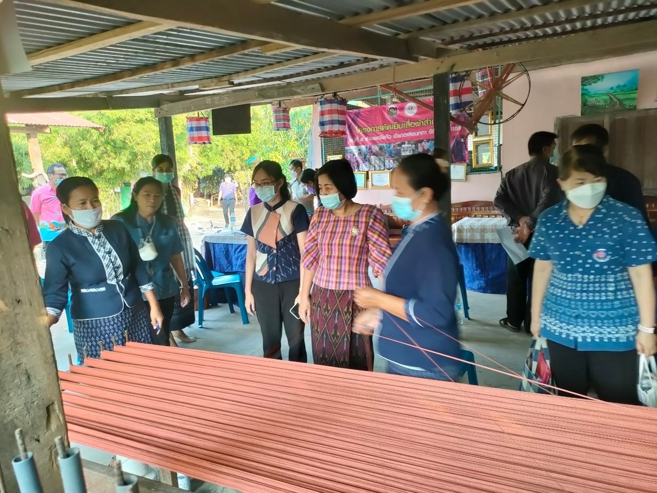 ?พช.ยโสธร ลงพื้นที่คัดเลือกกลุ่มผู้ผลิต ผู้ประกอบการ OTOP ตามโครงการ ส่งเสริมผลิตภัณฑ์ด้านการท่องเที่ยว กิจกรรมหลัก พัฒนายกระดับคุณภาพผ้าทอ