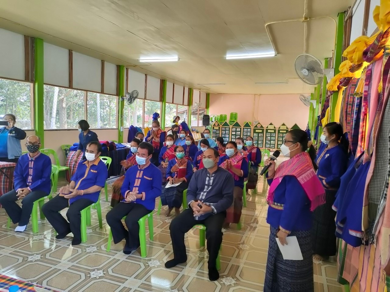 พช.ยโสธร ลงพื้นที่คัดเลือกกลุ่มผู้ผลิต ผู้ประกอบการ OTOP ตามโครงการ ส่งเสริมผลิตภัณฑ์ด้านการท่องเที่ยว กิจกรรมหลัก พัฒนายกระดับคุณภาพผ้าทอ