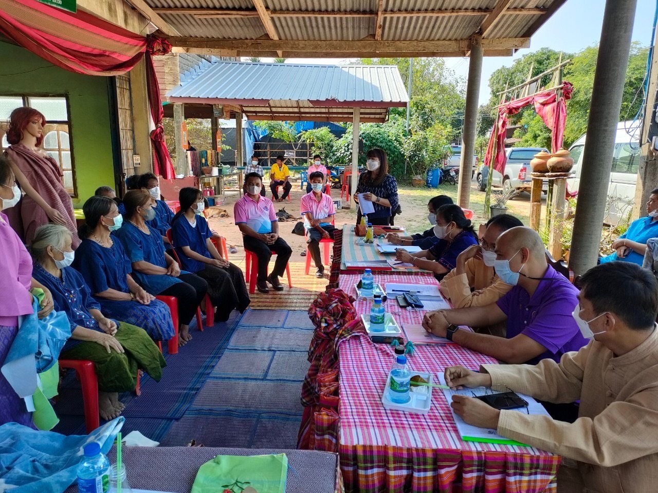 พช.ยโสธร ลงพื้นที่คัดเลือกกลุ่มผู้ผลิต ผู้ประกอบการ OTOP ตามโครงการ ส่งเสริมผลิตภัณฑ์ด้านการท่องเที่ยว กิจกรรมหลัก พัฒนายกระดับคุณภาพผ้าทอ