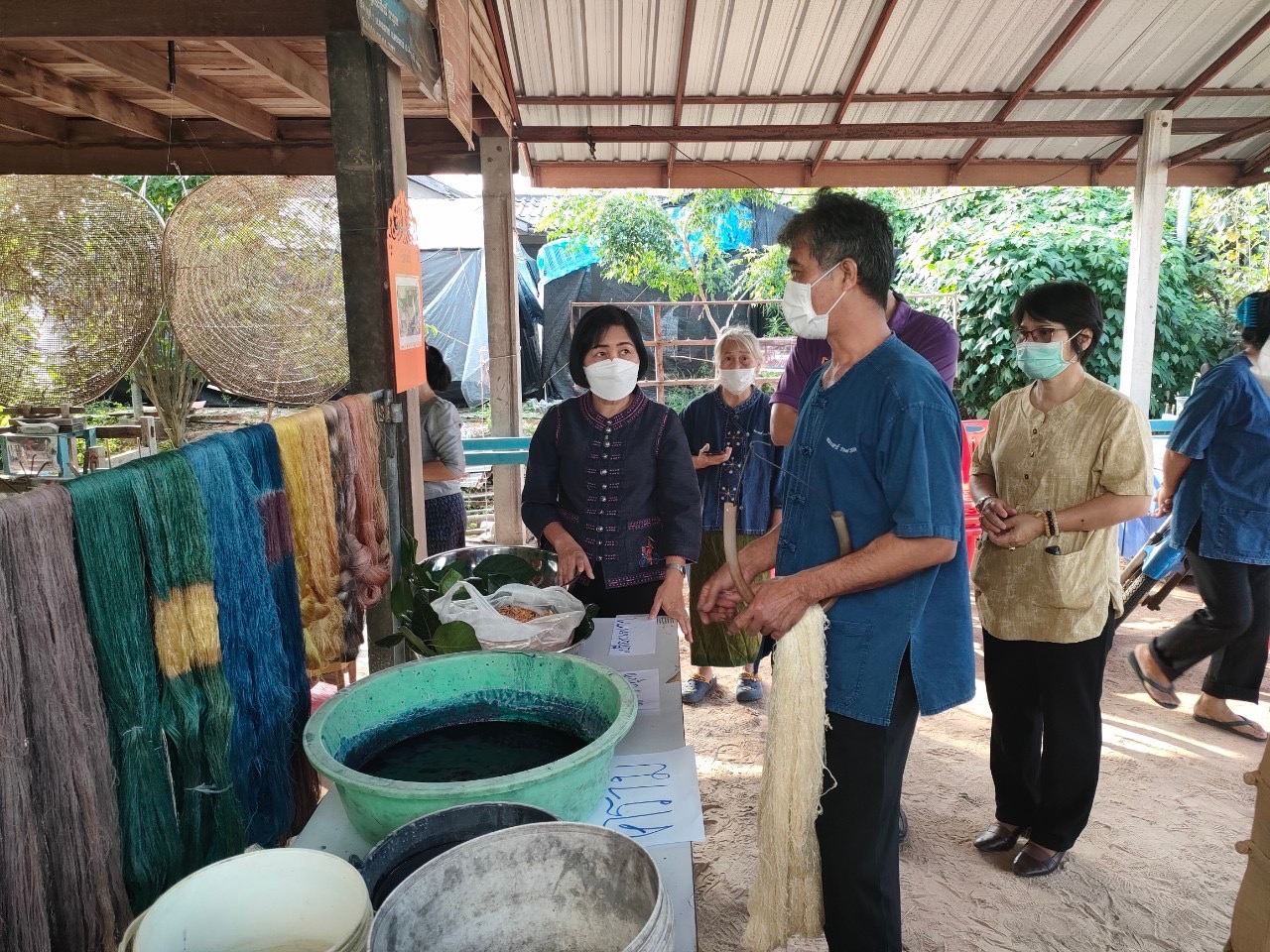 พช.ยโสธร ลงพื้นที่คัดเลือกกลุ่มผู้ผลิต ผู้ประกอบการ OTOP ตามโครงการ ส่งเสริมผลิตภัณฑ์ด้านการท่องเที่ยว กิจกรรมหลัก พัฒนายกระดับคุณภาพผ้าทอ