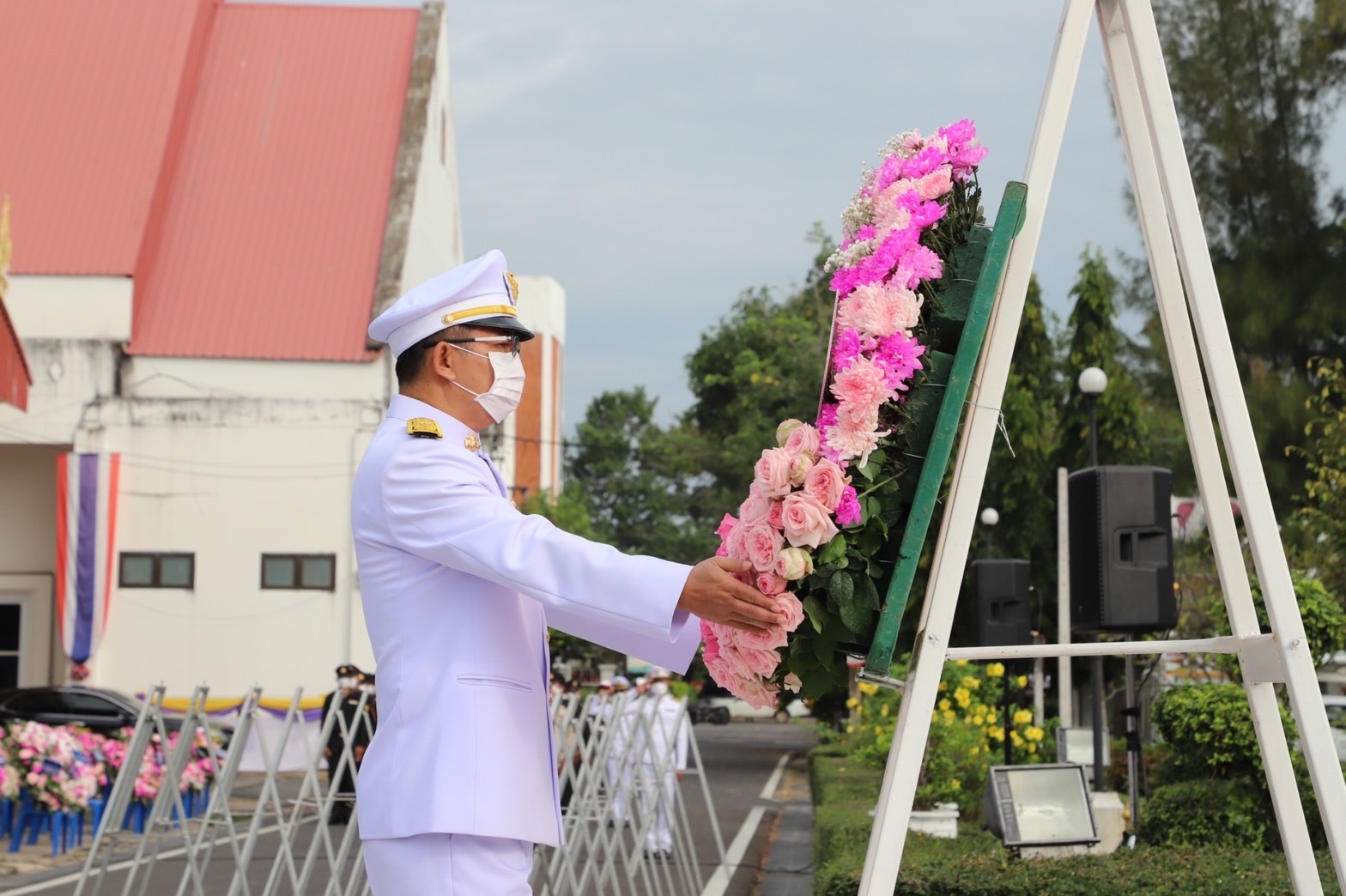 พช. ยโสธร ร่วมพิธีวางพวงมาลาถวายราชสักการะพระบรมราชานุสาวรีย์ พระบาทสมเด็จพระจุลจอมเกล้าเจ้าอยู่หัว ในวันปิยมหาราช