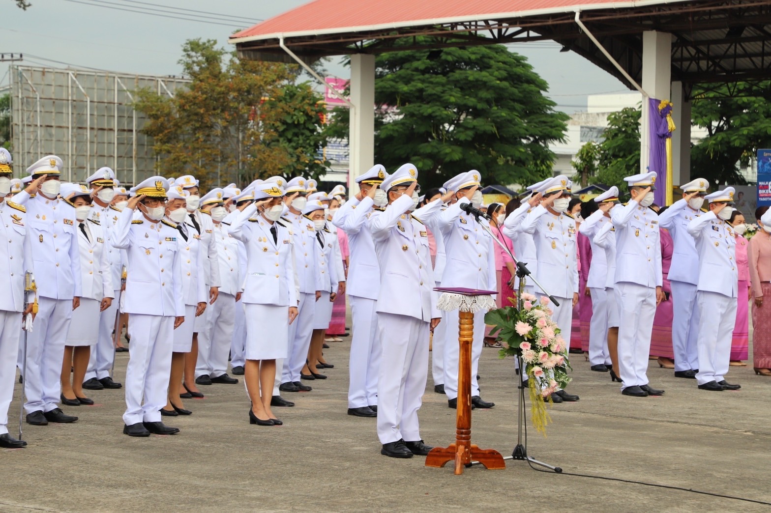 พช. ยโสธร ร่วมพิธีวางพวงมาลาถวายราชสักการะพระบรมราชานุสาวรีย์ พระบาทสมเด็จพระจุลจอมเกล้าเจ้าอยู่หัว ในวันปิยมหาราช