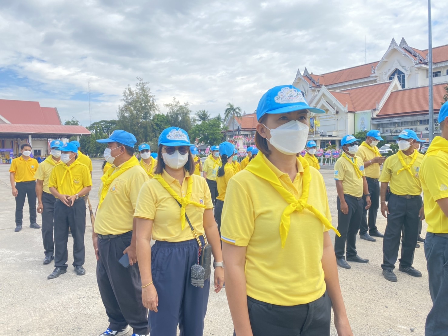พช. ยโสธร ร่วมพิธีวางพวงมาลาถวายราชสักการะพระบรมราชานุสาวรีย์ พระบาทสมเด็จพระจุลจอมเกล้าเจ้าอยู่หัว ในวันปิยมหาราช