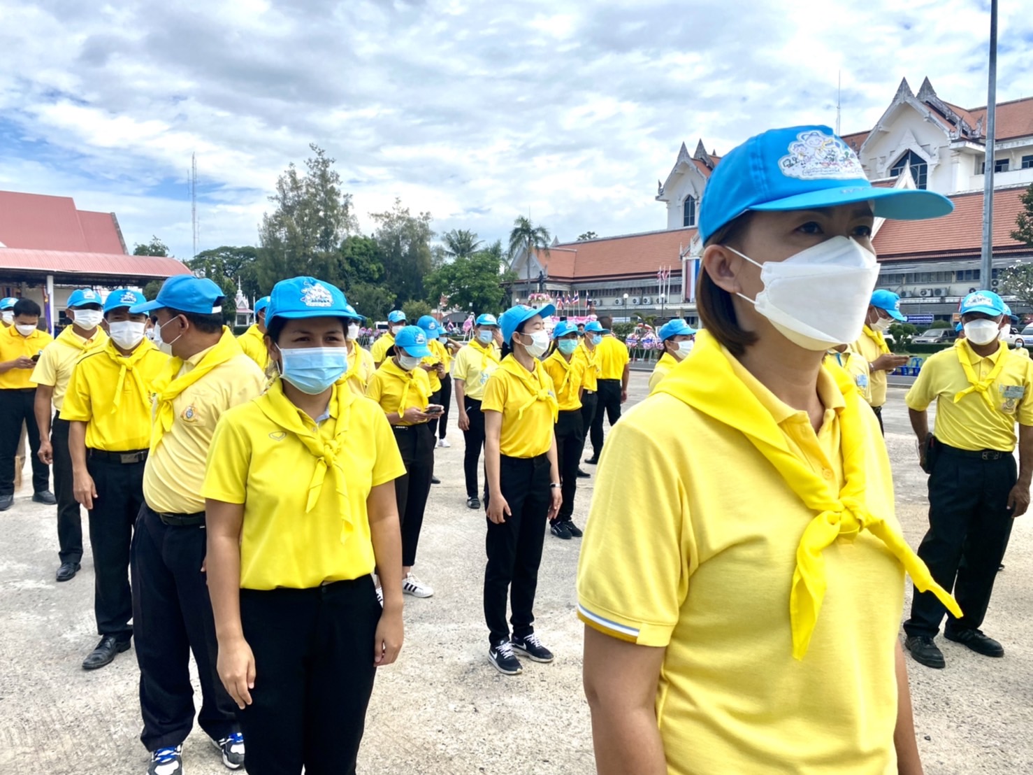 พช. ยโสธร ร่วมพิธีวางพวงมาลาถวายราชสักการะพระบรมราชานุสาวรีย์ พระบาทสมเด็จพระจุลจอมเกล้าเจ้าอยู่หัว ในวันปิยมหาราช