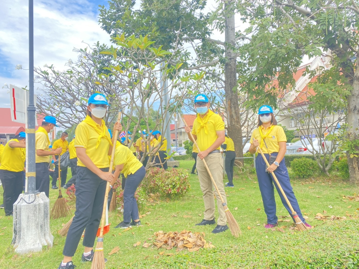 พช. ยโสธร ร่วมพิธีวางพวงมาลาถวายราชสักการะพระบรมราชานุสาวรีย์ พระบาทสมเด็จพระจุลจอมเกล้าเจ้าอยู่หัว ในวันปิยมหาราช