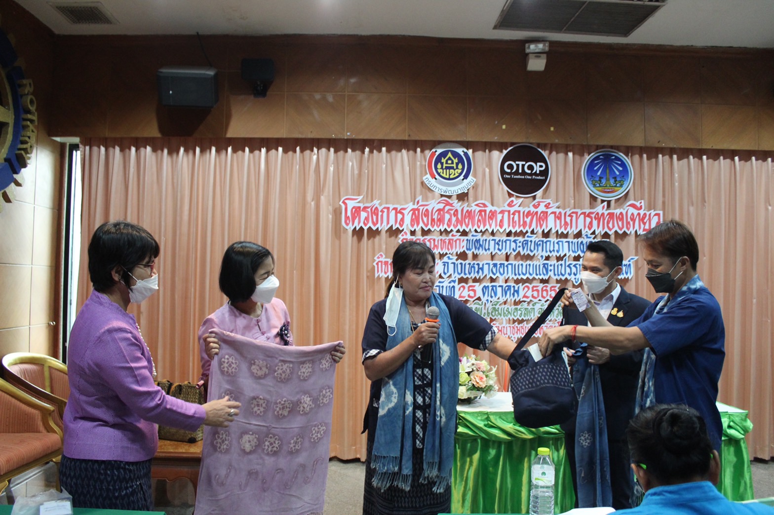 ?พช.ยโสธร เดินหน้าขับเคลื่อนเศรษฐกิจฐานราก เพิ่มศักยภาพ พัฒนายกระดับคุณภาพผ้าทอ ผู้ผลิตผู้ประกอบการ OTOP จังหวัดยโสธร