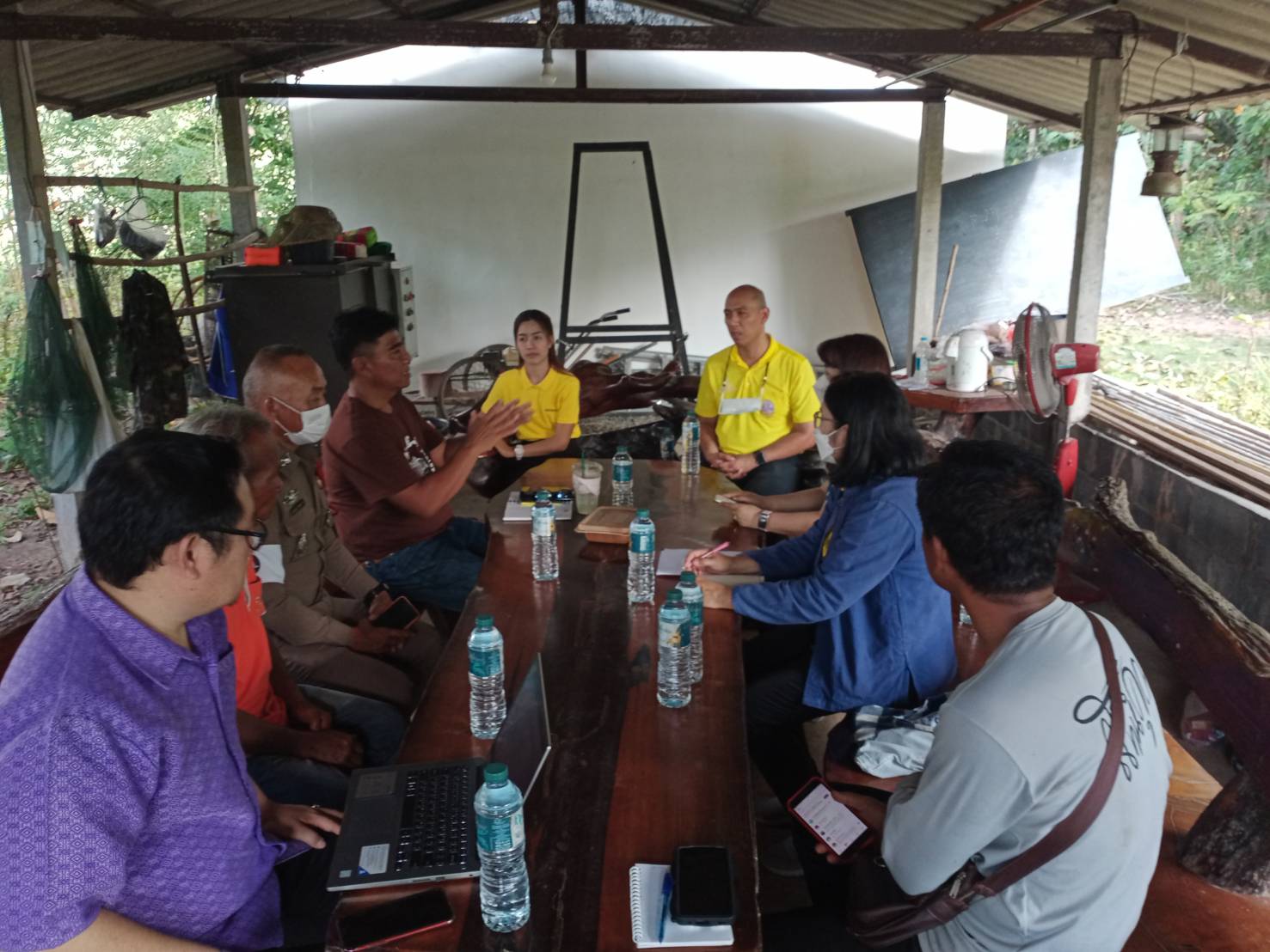 พช.ยโสธร ร่วมกับ สำนักงานอุตสาหกรรมจังหวัดยโสธร ประชุม ค้นหาตัวตน จุดเด่น อัตลักษณ์ ของผลิตภัณฑ์ เพื่อสร้างแบรนด์ สร้างจุดขาย ของผลิตภัณฑ์ จากศูนย์เรียนรู้ โคก หนอง นา อำเภอมหาชนะชัย
