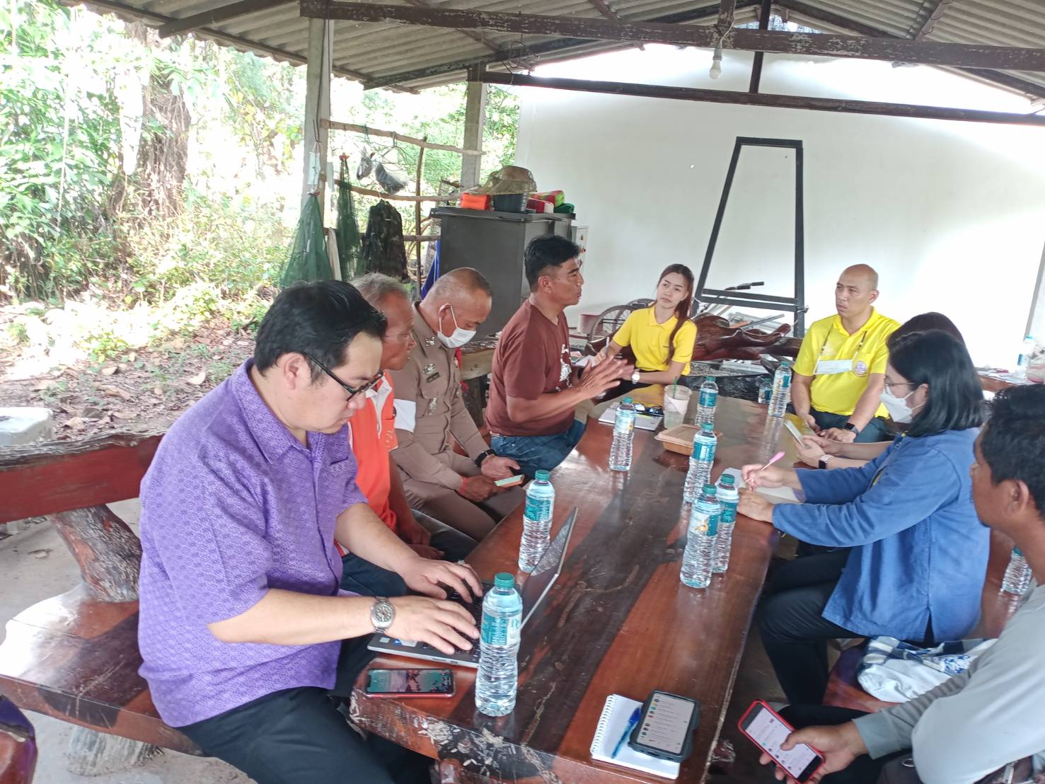 พช.ยโสธร ร่วมกับ สำนักงานอุตสาหกรรมจังหวัดยโสธร ประชุม ค้นหาตัวตน จุดเด่น อัตลักษณ์ ของผลิตภัณฑ์ เพื่อสร้างแบรนด์ สร้างจุดขาย ของผลิตภัณฑ์ จากศูนย์เรียนรู้ โคก หนอง นา อำเภอมหาชนะชัย