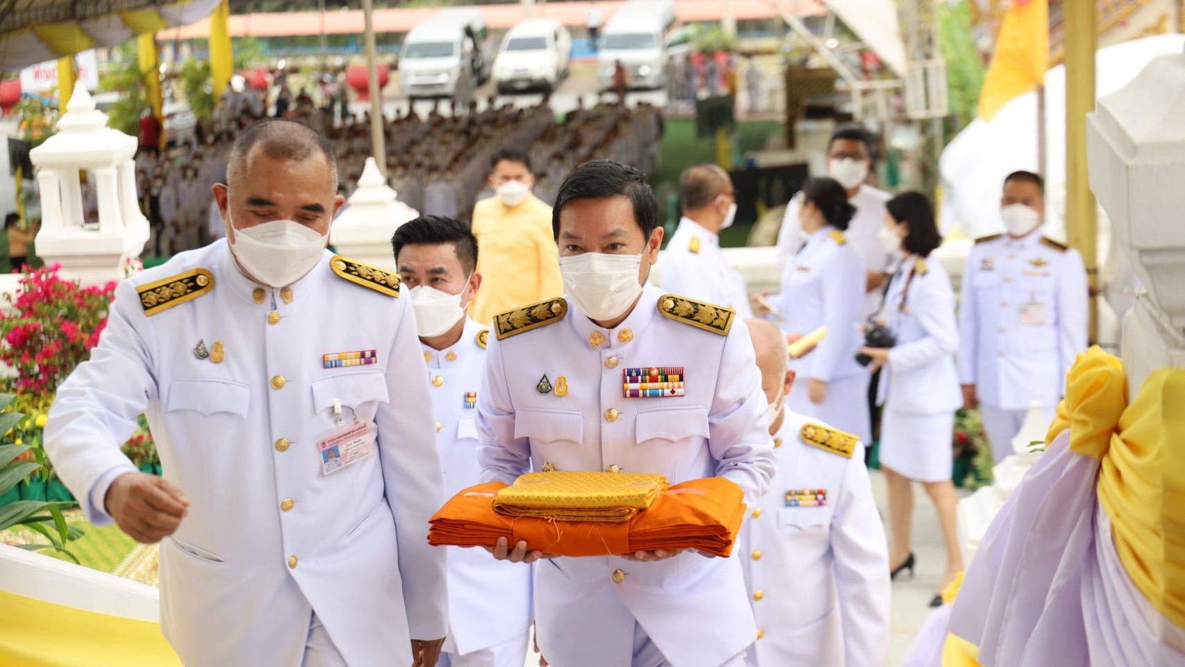 ?พช.ยโสธรร่วมพิธี ถวายผ้าพระกฐินพระราชทาน พระบาทสมเด็จพระเจ้าอยู่หัว ทรงพระกรุณาโปรดเกล้าฯ พระราชทานผ้าพระกฐิน ให้นายอรรษิษฐ์ สัมพันธรัตน์ อธิบดีกรมการพัฒนาชุมชน นำไปถวายพระสงฆ์จำพรรษากาลถ้วนไตรมาส วัดเจษฎาราม พระอารามหลวง จังหวัดสมุทรสาคร