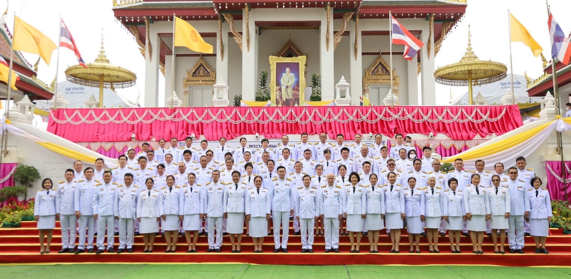 ?พช.ยโสธรร่วมพิธี ถวายผ้าพระกฐินพระราชทาน พระบาทสมเด็จพระเจ้าอยู่หัว ทรงพระกรุณาโปรดเกล้าฯ พระราชทานผ้าพระกฐิน ให้นายอรรษิษฐ์ สัมพันธรัตน์ อธิบดีกรมการพัฒนาชุมชน นำไปถวายพระสงฆ์จำพรรษากาลถ้วนไตรมาส วัดเจษฎาราม พระอารามหลวง จังหวัดสมุทรสาคร