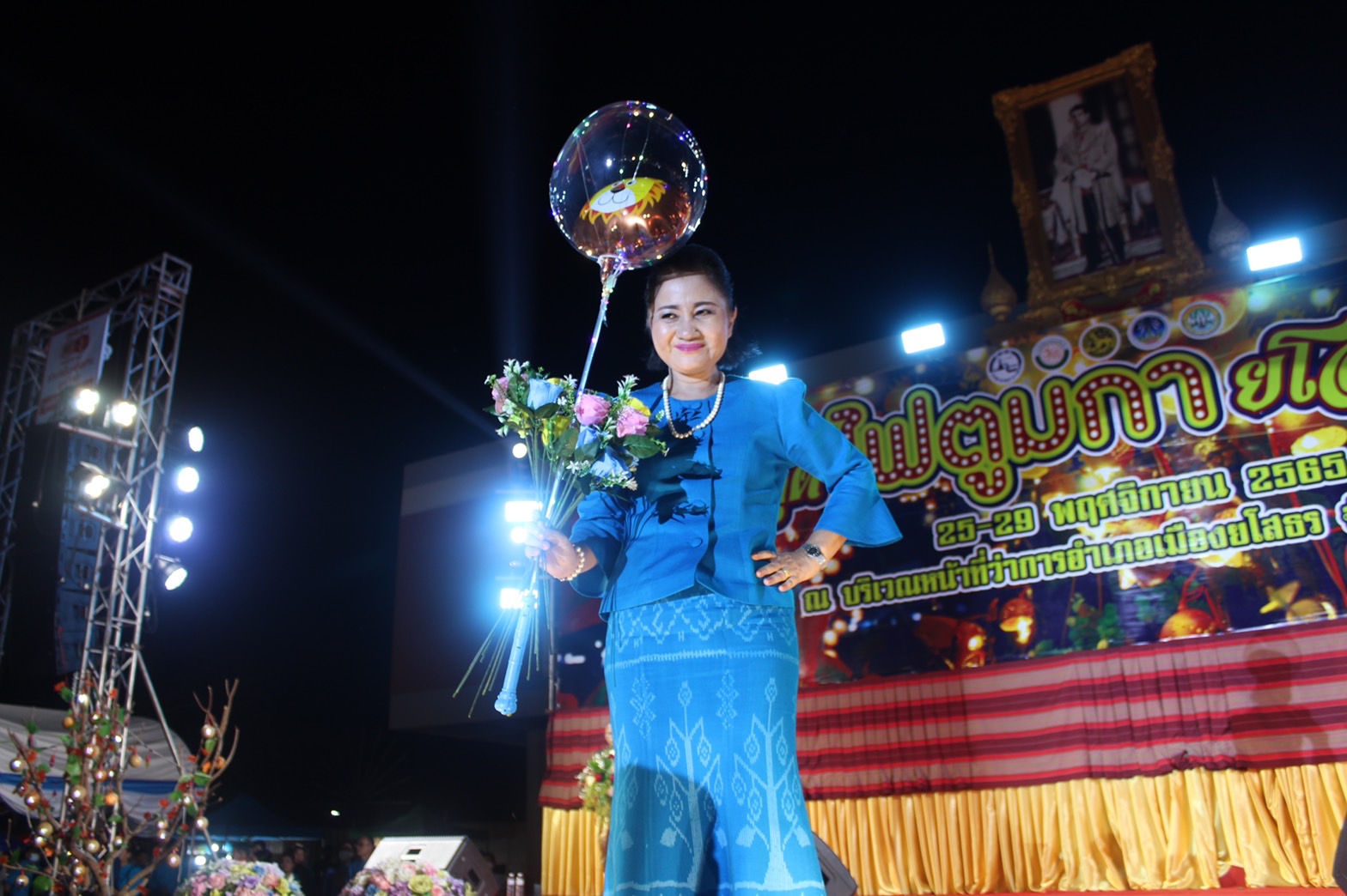 ?พช.ยโสธร ร่วมพิธีเปิดและเดินแบบชุดผ้าไทยลายตูมกาในงานเทศกาล “จุดไฟตูมกา ยโสธร”ประจำปี 2565