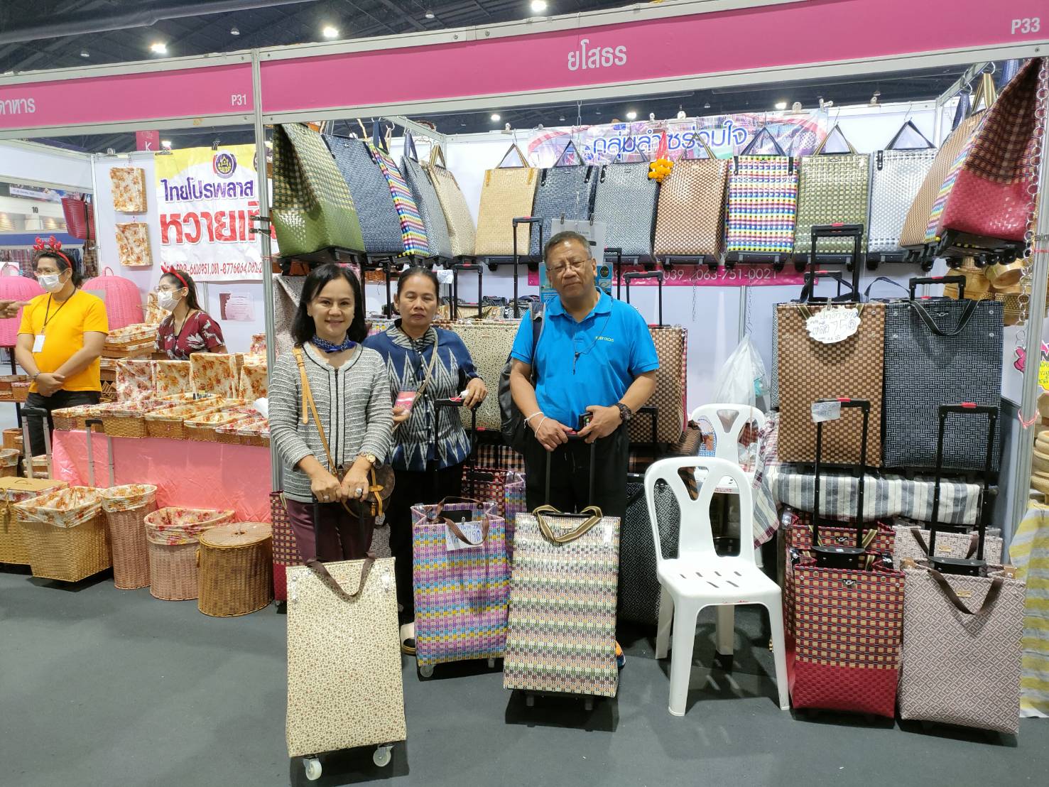 พ่อเมืองยโสธร ติดตามให้กำลังใจผู้ผลิต ผู้ประกอบการ OTOP ยโสธรที่ร่วมจำหน่ายสินค้า ในงาน OTOP City 2022 “มอบความสุขจากภูมิปัญญา ส่งต่อคุณค่าจากฝีมือคนไทย”