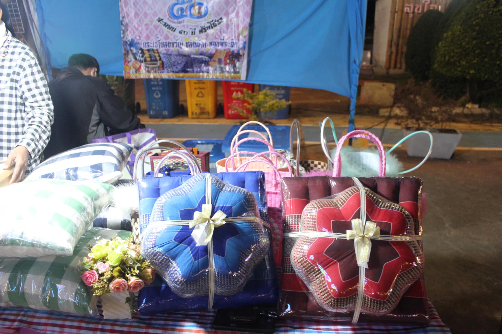 พช.ยโสธร ติดตามให้กำลังใจกลุ่มผู้ผลิต ผู้ประกอบการ OTOP ในงาน งานเทศกาลอาหารดี ดนตรีแซ่บ และบอลลูน ระหว่างวันที่ 14-18 ธันวาคม 2565 ณ ลานวิมานพญาแถน ยโสธร