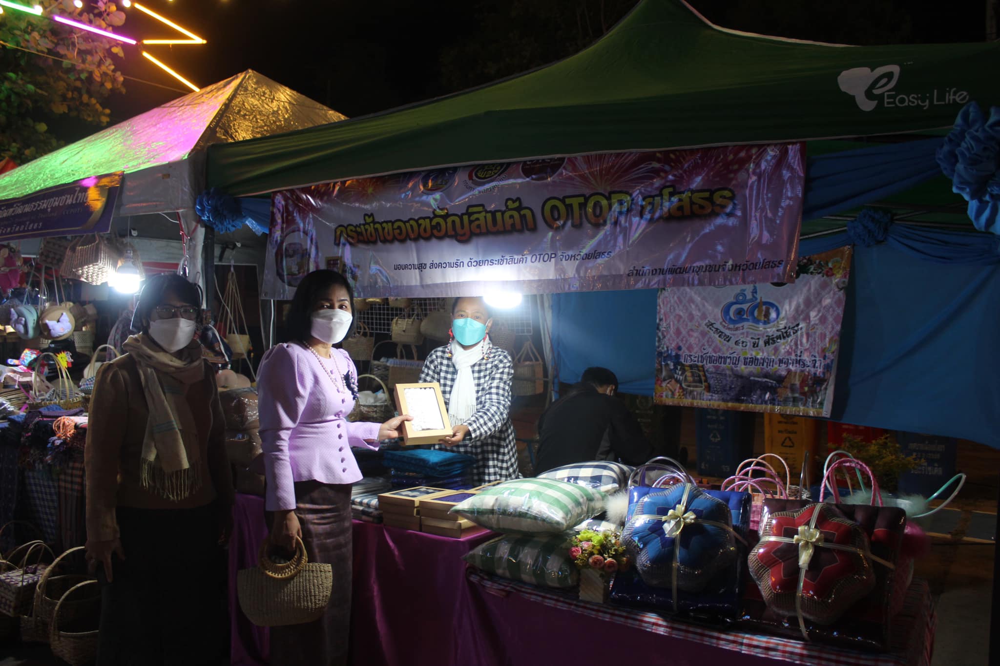 พช.ยโสธร ติดตามให้กำลังใจกลุ่มผู้ผลิต ผู้ประกอบการ OTOP ในงาน งานเทศกาลอาหารดี ดนตรีแซ่บ และบอลลูน ระหว่างวันที่ 14-18 ธันวาคม 2565 ณ ลานวิมานพญาแถน ยโสธร