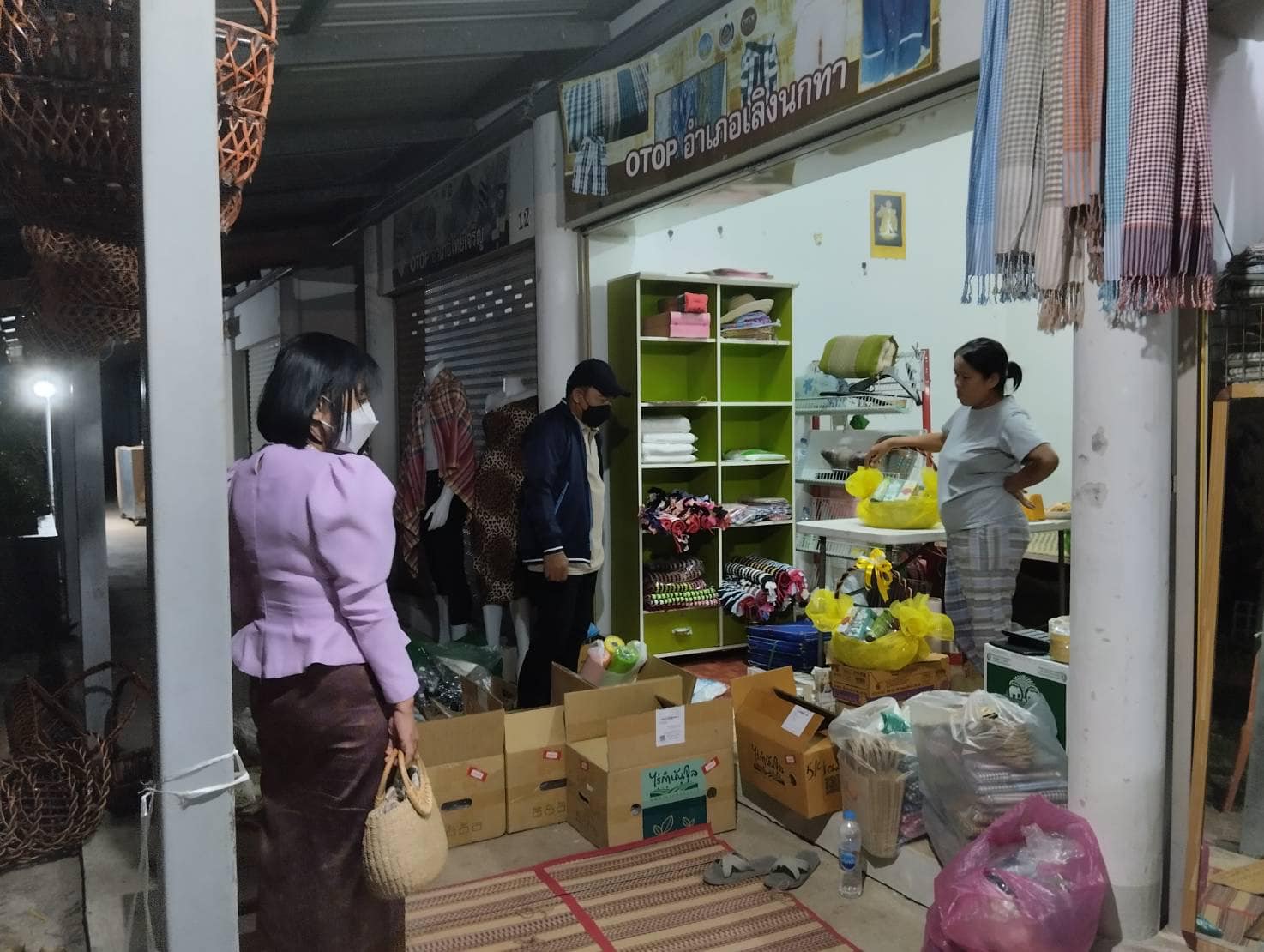 พช.ยโสธร ติดตามให้กำลังใจกลุ่มผู้ผลิต ผู้ประกอบการ OTOP ในงาน งานเทศกาลอาหารดี ดนตรีแซ่บ และบอลลูน ระหว่างวันที่ 14-18 ธันวาคม 2565 ณ ลานวิมานพญาแถน ยโสธร