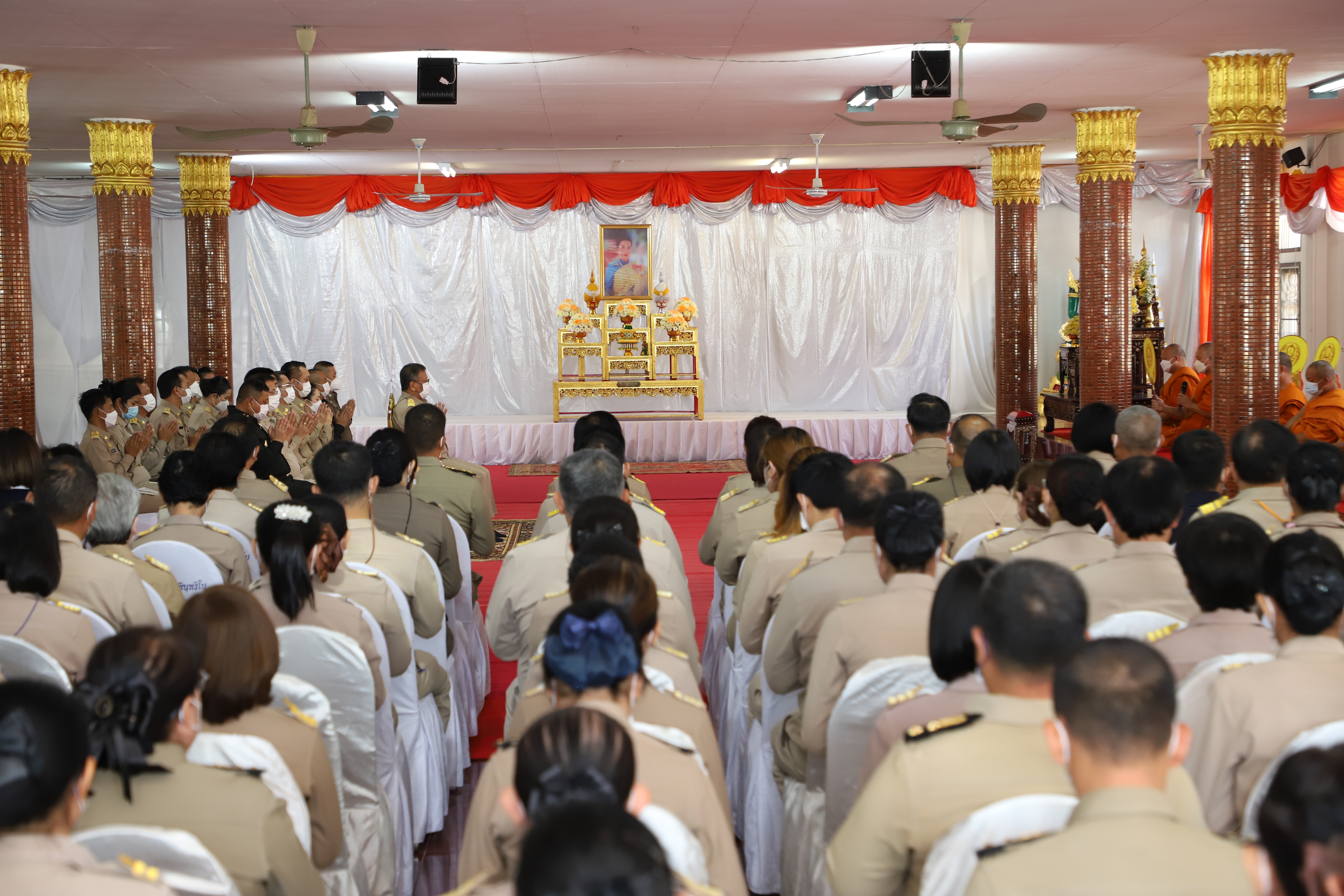 ?พช.ยโสธร ร่วมพิธีเจริญพระพุทธมนต์และเจริญจิตภาวนา เพื่อถวายพระพรชัยมงคลแด่สมเด็จพระเจ้าลูกเธอ เจ้าฟ้าพัชรกิติยาภา นเรนทิราเทพยวดี กรมหลวงราชสาริณีสิริพัชร มหาวัชรราชธิดา พร้อมทั้งร่วมกันปล่อยปลาและบริจาคโลหิต