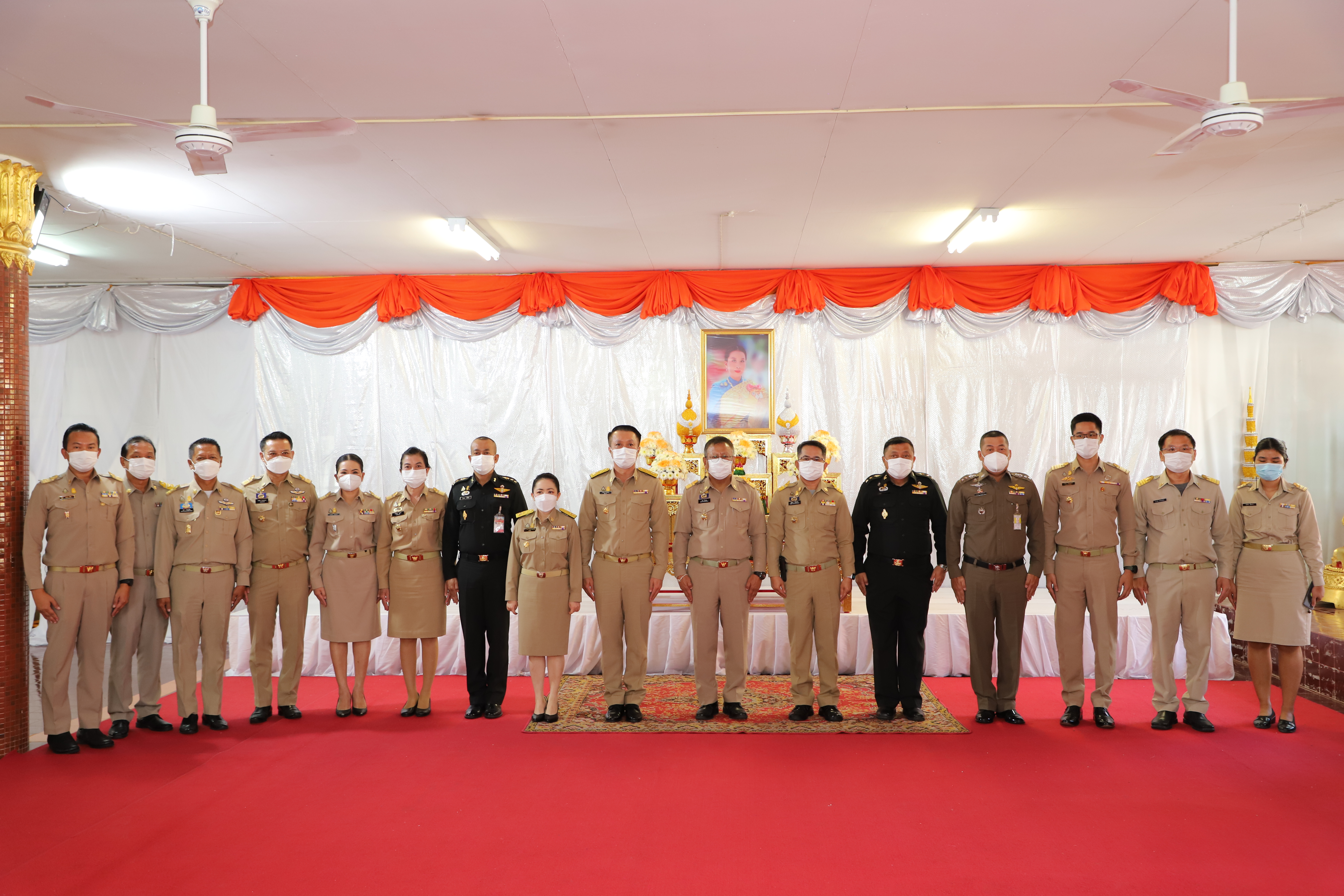 ?พช.ยโสธร ร่วมพิธีเจริญพระพุทธมนต์และเจริญจิตภาวนา เพื่อถวายพระพรชัยมงคลแด่สมเด็จพระเจ้าลูกเธอ เจ้าฟ้าพัชรกิติยาภา นเรนทิราเทพยวดี กรมหลวงราชสาริณีสิริพัชร มหาวัชรราชธิดา พร้อมทั้งร่วมกันปล่อยปลาและบริจาคโลหิต