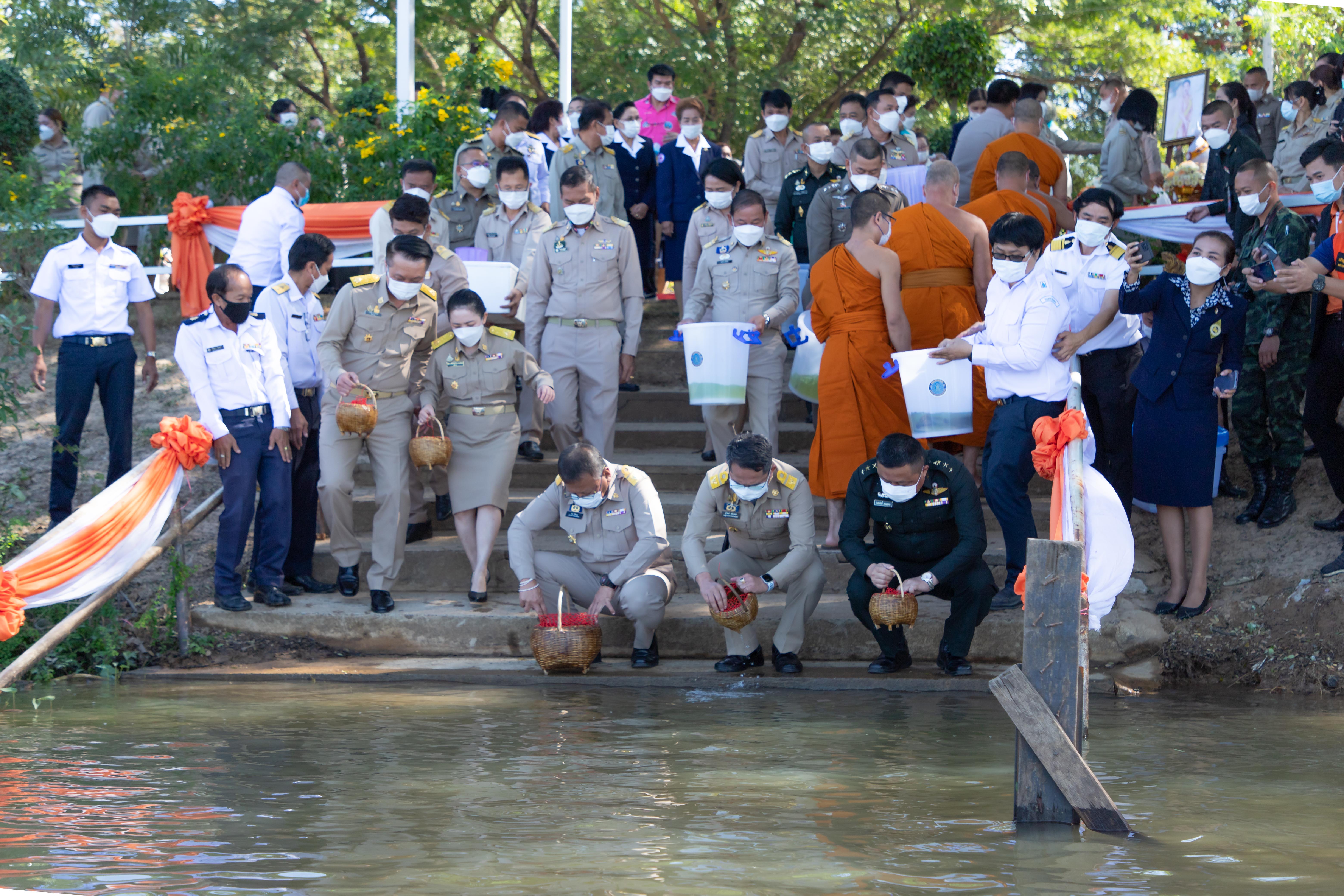 ?พช.ยโสธร ร่วมพิธีเจริญพระพุทธมนต์และเจริญจิตภาวนา เพื่อถวายพระพรชัยมงคลแด่สมเด็จพระเจ้าลูกเธอ เจ้าฟ้าพัชรกิติยาภา นเรนทิราเทพยวดี กรมหลวงราชสาริณีสิริพัชร มหาวัชรราชธิดา พร้อมทั้งร่วมกันปล่อยปลาและบริจาคโลหิต