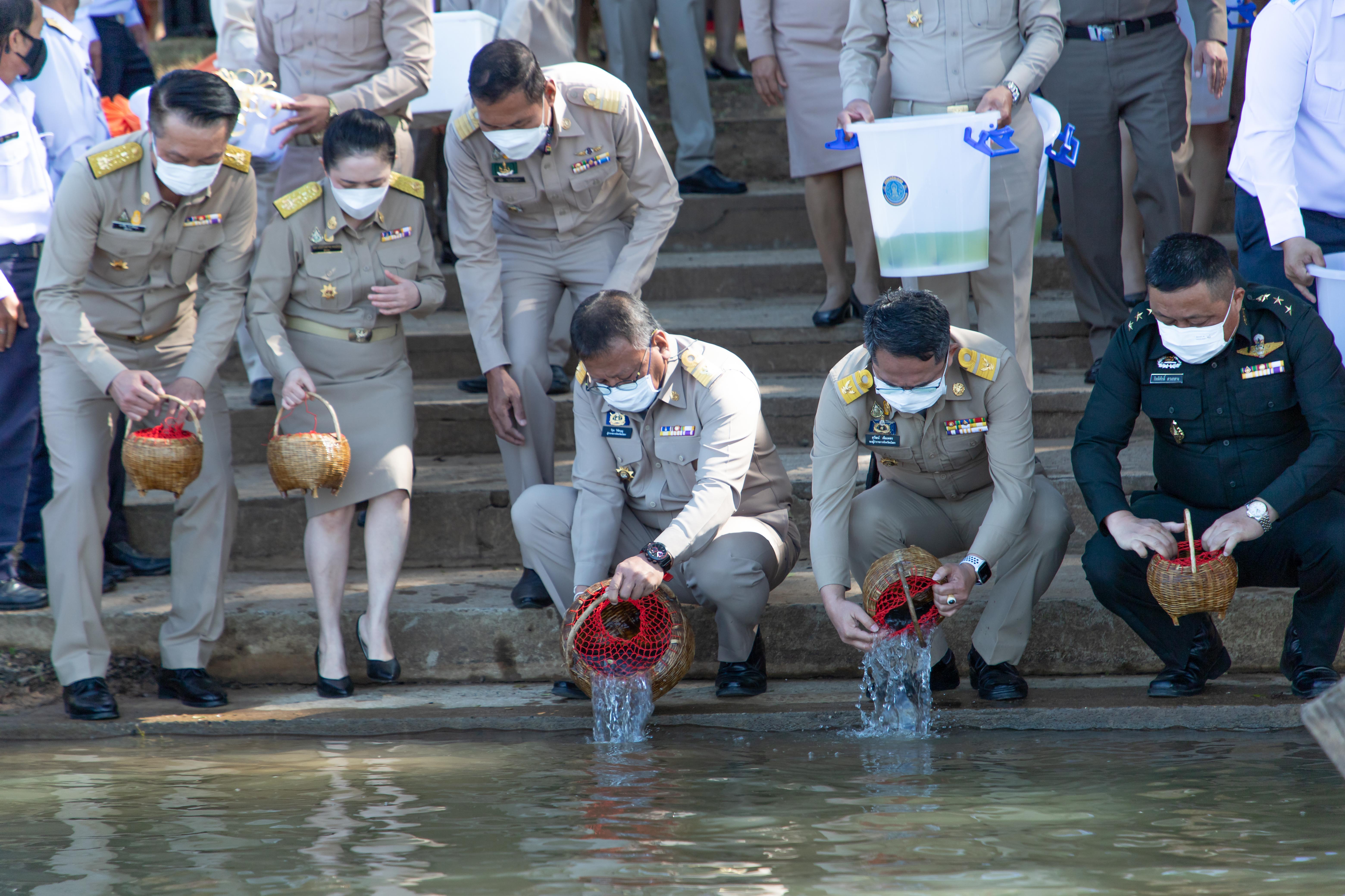 ?พช.ยโสธร ร่วมพิธีเจริญพระพุทธมนต์และเจริญจิตภาวนา เพื่อถวายพระพรชัยมงคลแด่สมเด็จพระเจ้าลูกเธอ เจ้าฟ้าพัชรกิติยาภา นเรนทิราเทพยวดี กรมหลวงราชสาริณีสิริพัชร มหาวัชรราชธิดา พร้อมทั้งร่วมกันปล่อยปลาและบริจาคโลหิต