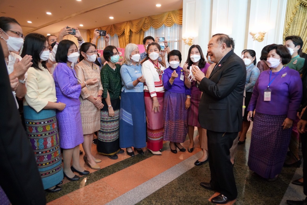 ?เครือข่ายกองทุนพัฒนาบทบาทสตรีจังหวัดยโสธร ร่วมโครงการสัมมนาคณะทำงานเครือ ข่ายขับเคลื่อนกองทุนพัฒนาบทบาทสตรี ระดับประเทศ