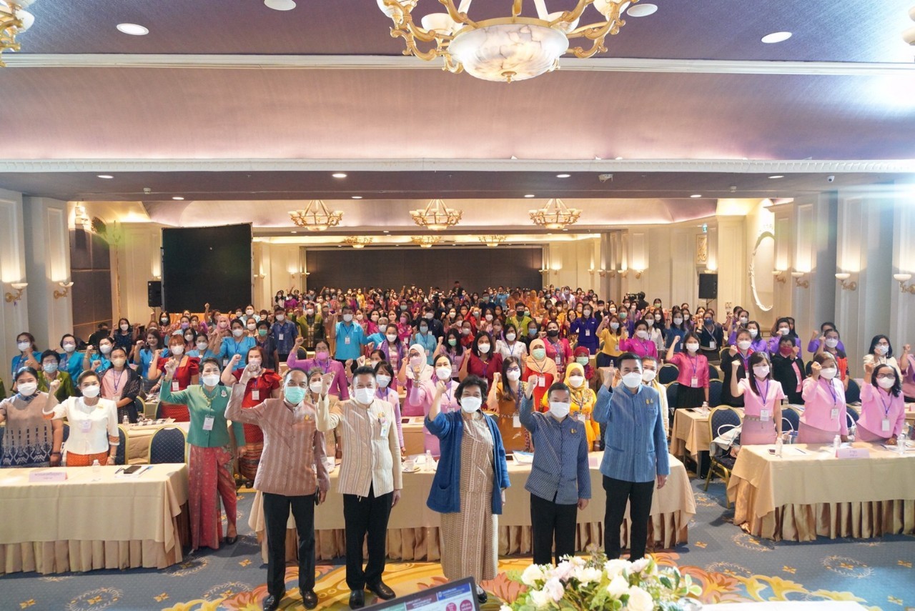 ?เครือข่ายกองทุนพัฒนาบทบาทสตรีจังหวัดยโสธร ร่วมโครงการสัมมนาคณะทำงานเครือ ข่ายขับเคลื่อนกองทุนพัฒนาบทบาทสตรี ระดับประเทศ