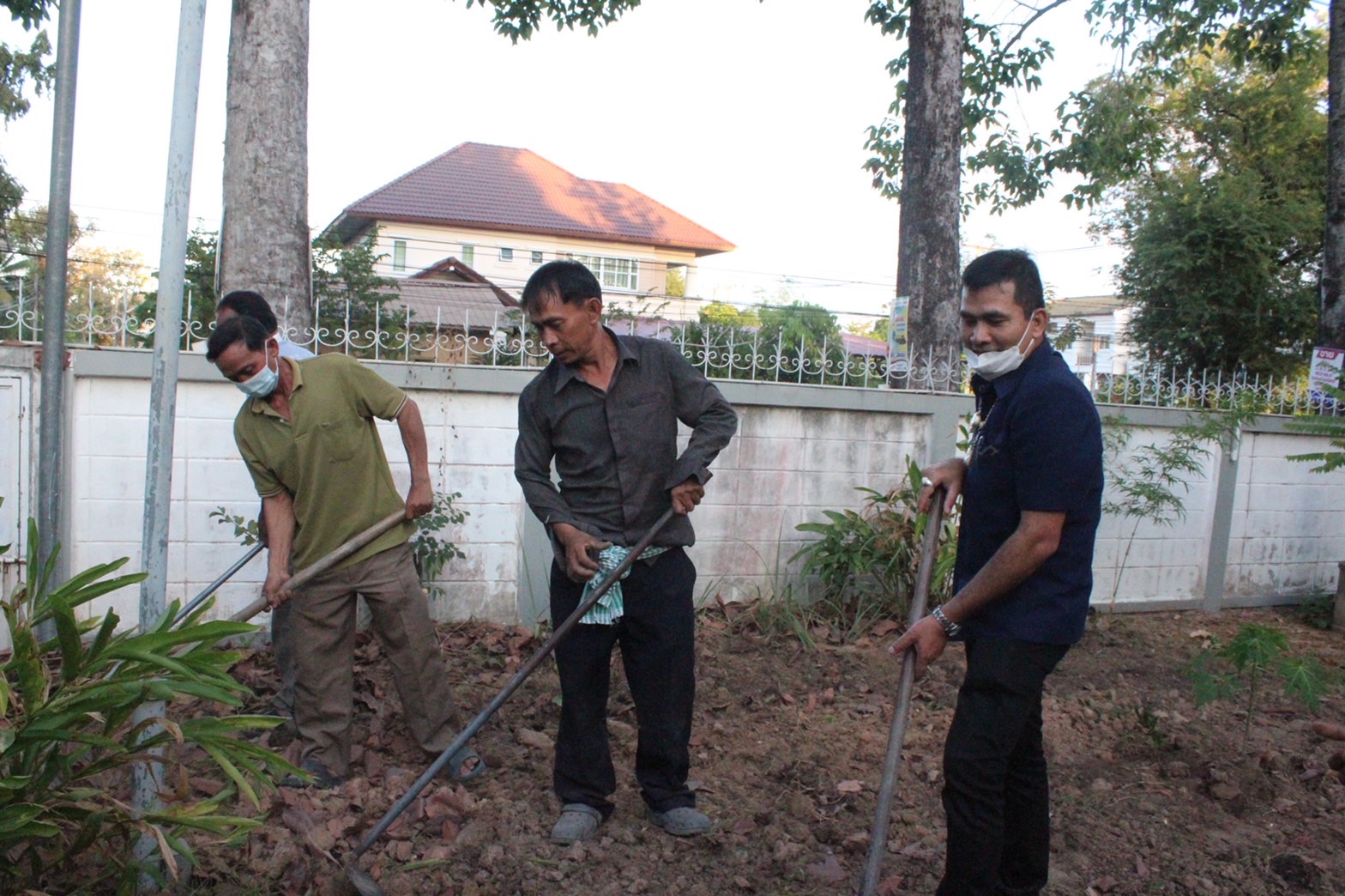☘️พช.ยโสธร เตรียมพื้นที่ดำเนินการปลูกผักสวนครัว ในการ น้อมนำแนวพระราชดำริของสมเด็จพระกนิษฐาธิราชเจ้า กรมสมเด็จพระเทพรัตนราชสุดาฯ สยามบรมราชกุมารี สู่ปฏิบัติการปลูกผักสวนครัว เพื่อสร้างความมั่นคงทางอาหารต่อเนื่อง