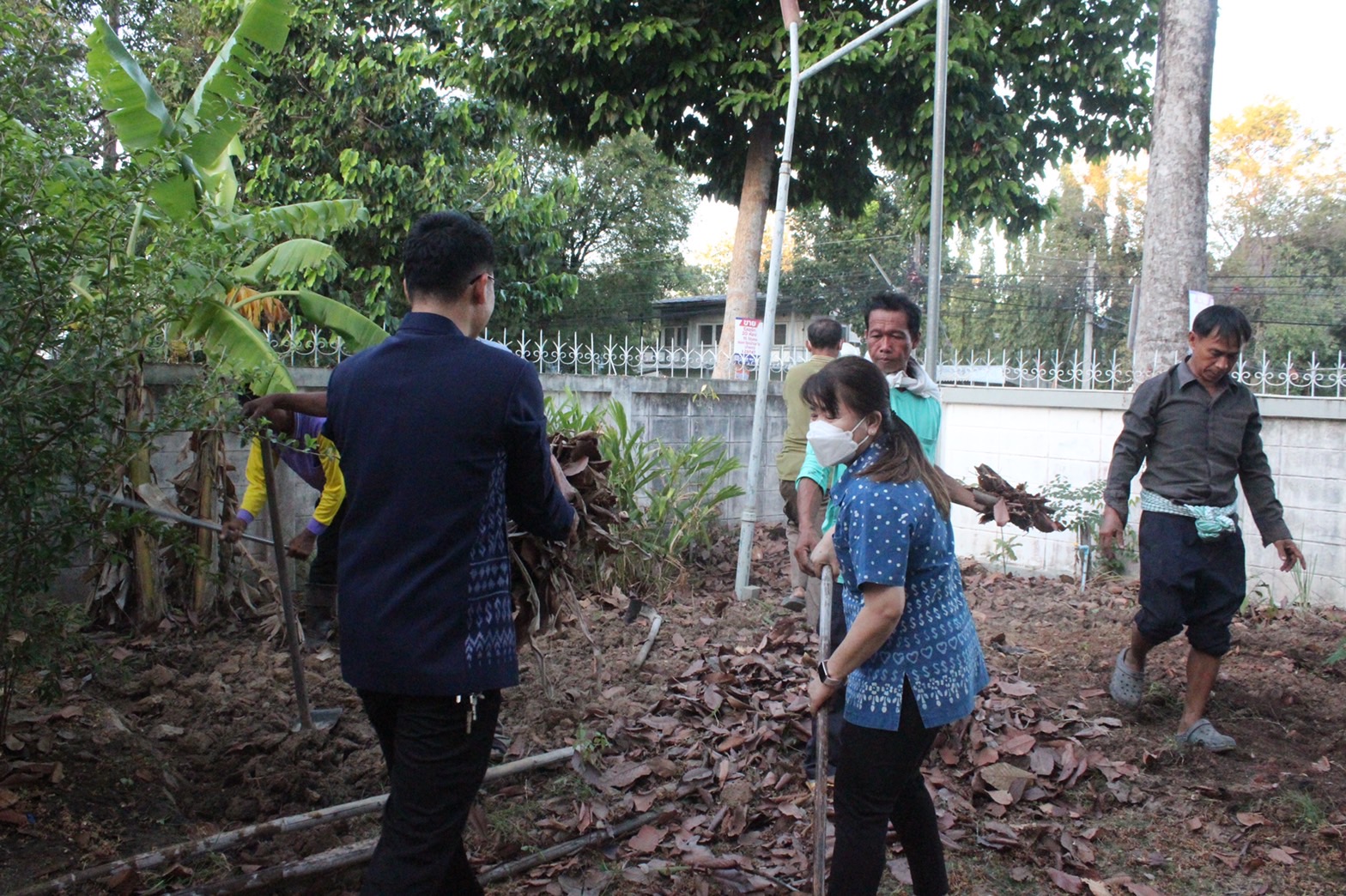 ☘️พช.ยโสธร เตรียมพื้นที่ดำเนินการปลูกผักสวนครัว ในการ น้อมนำแนวพระราชดำริของสมเด็จพระกนิษฐาธิราชเจ้า กรมสมเด็จพระเทพรัตนราชสุดาฯ สยามบรมราชกุมารี สู่ปฏิบัติการปลูกผักสวนครัว เพื่อสร้างความมั่นคงทางอาหารต่อเนื่อง