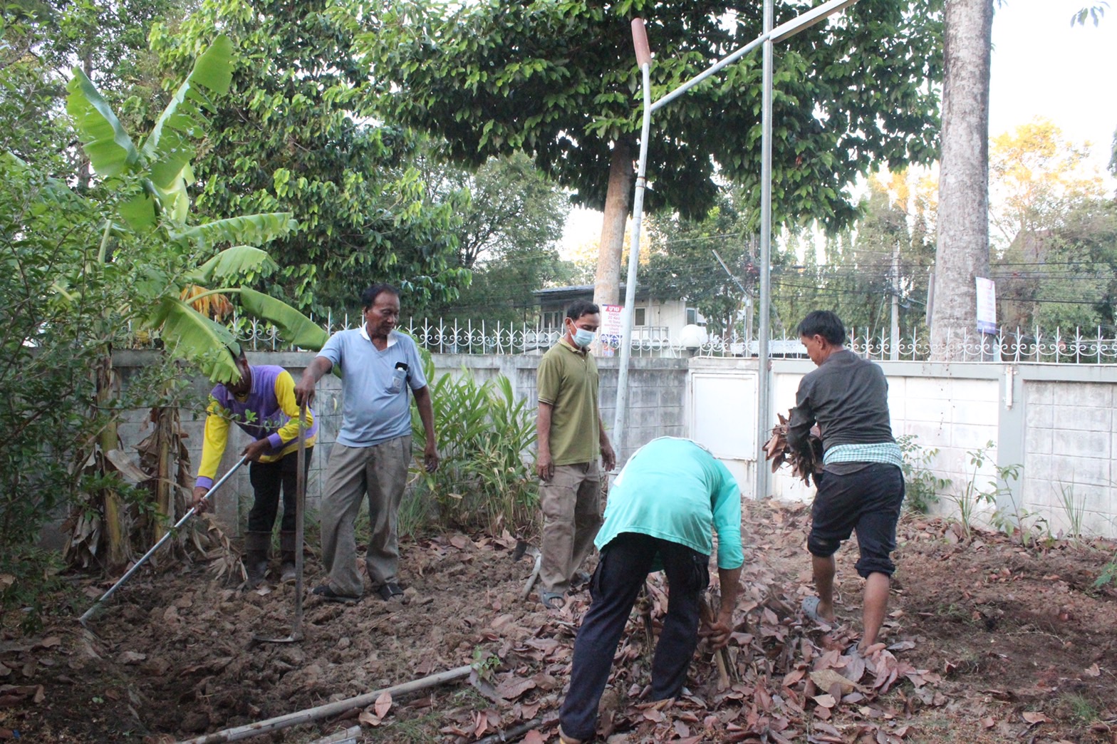 ☘️พช.ยโสธร เตรียมพื้นที่ดำเนินการปลูกผักสวนครัว ในการ น้อมนำแนวพระราชดำริของสมเด็จพระกนิษฐาธิราชเจ้า กรมสมเด็จพระเทพรัตนราชสุดาฯ สยามบรมราชกุมารี สู่ปฏิบัติการปลูกผักสวนครัว เพื่อสร้างความมั่นคงทางอาหารต่อเนื่อง