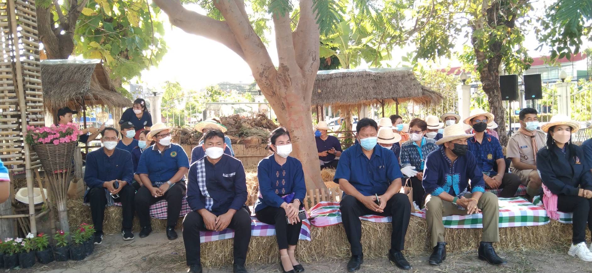 ?พช.ยโสธร ร่วมกิจกรรมเกษตรอินทรีย์วิธียโสธรสัญจร 2566 เกี่ยวข้าวอินทรีย์ สะออน 50 ปี ศรียโสธร ครั้งที่ 3 และกิจกรรมวันดินโลก