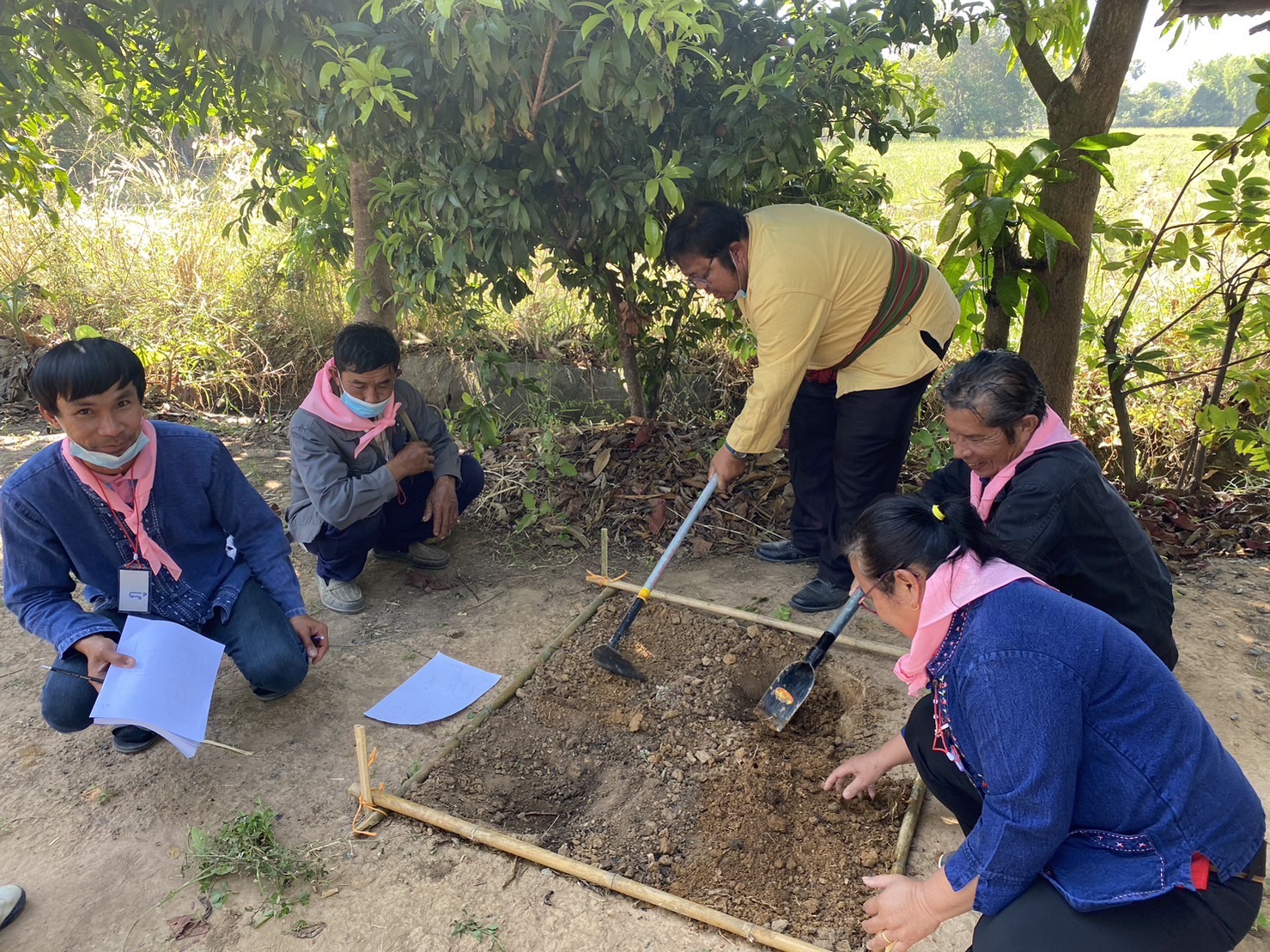 ?พัฒนาการจังหวัดยโสธร ติดตามการดำเนินโครงการพัฒนาหมู่บ้านเศรษฐกิจพอเพียง กิจกรรมที่ ๑ สร้างและพัฒนากลไกขับเคลื่อน ในระดับพื้นที่ ณ ศูนย์เรียนรู้ทฤษฎีใหม่รูปแบบ “โคก หนอง นา” หมู่ที่ 10 ตำบลพระเสาร์ อำเภอมหาชนะชัย จังหวัดยโสธร (วันที่ 3)