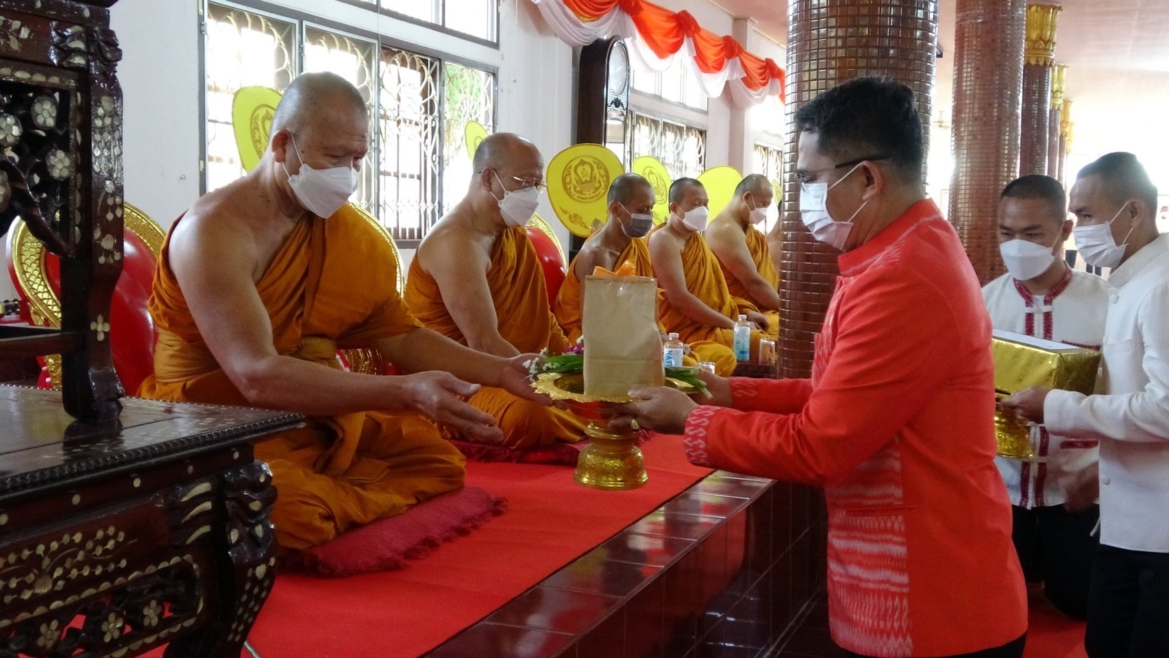 ?พช.ยโสธร ร่วมกิจกรรมทำบุญ ตักบาตรพระสงฆ์ เพื่อถวายพระราชกุศลสมเด็จพระเจ้าลูกเธอ เจ้าฟ้าพัชรกิติยาภา นเรนทิราเทพยวดี กรมหลวงราชสาริณีสิริพัชร มหาวัชรราชธิดา