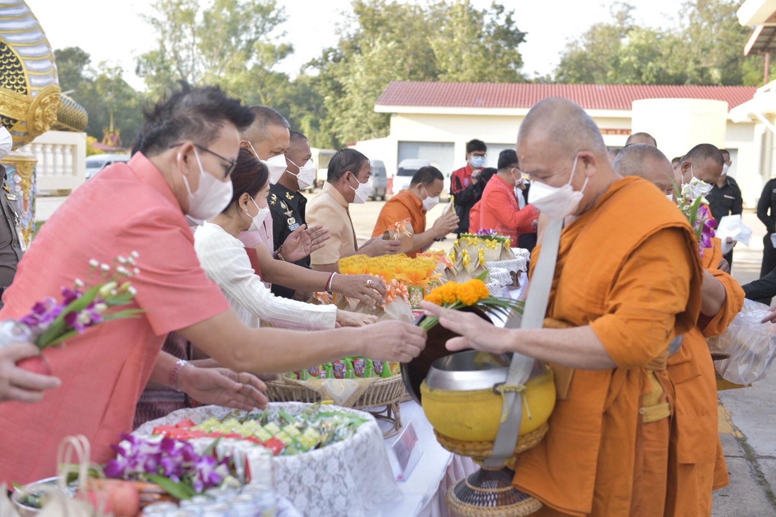 ?พช.ยโสธร ร่วมกิจกรรมทำบุญ ตักบาตรพระสงฆ์ เพื่อถวายพระราชกุศลสมเด็จพระเจ้าลูกเธอ เจ้าฟ้าพัชรกิติยาภา นเรนทิราเทพยวดี กรมหลวงราชสาริณีสิริพัชร มหาวัชรราชธิดา