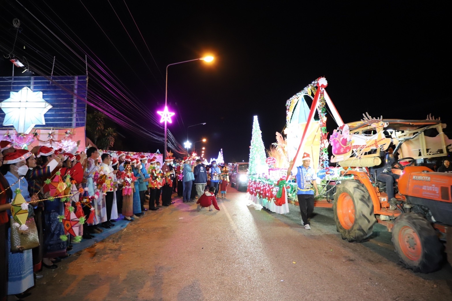 ?พช.ยโสธร ร่วมงานประเพณีแห่ดาวเทศกาลคริสต์มาส ส่งเสริมการท่องเที่ยวกระตุ้นเศรษฐกิจในพื้นที่อำเภอไทยเจริญ จังหวัดยโสธร