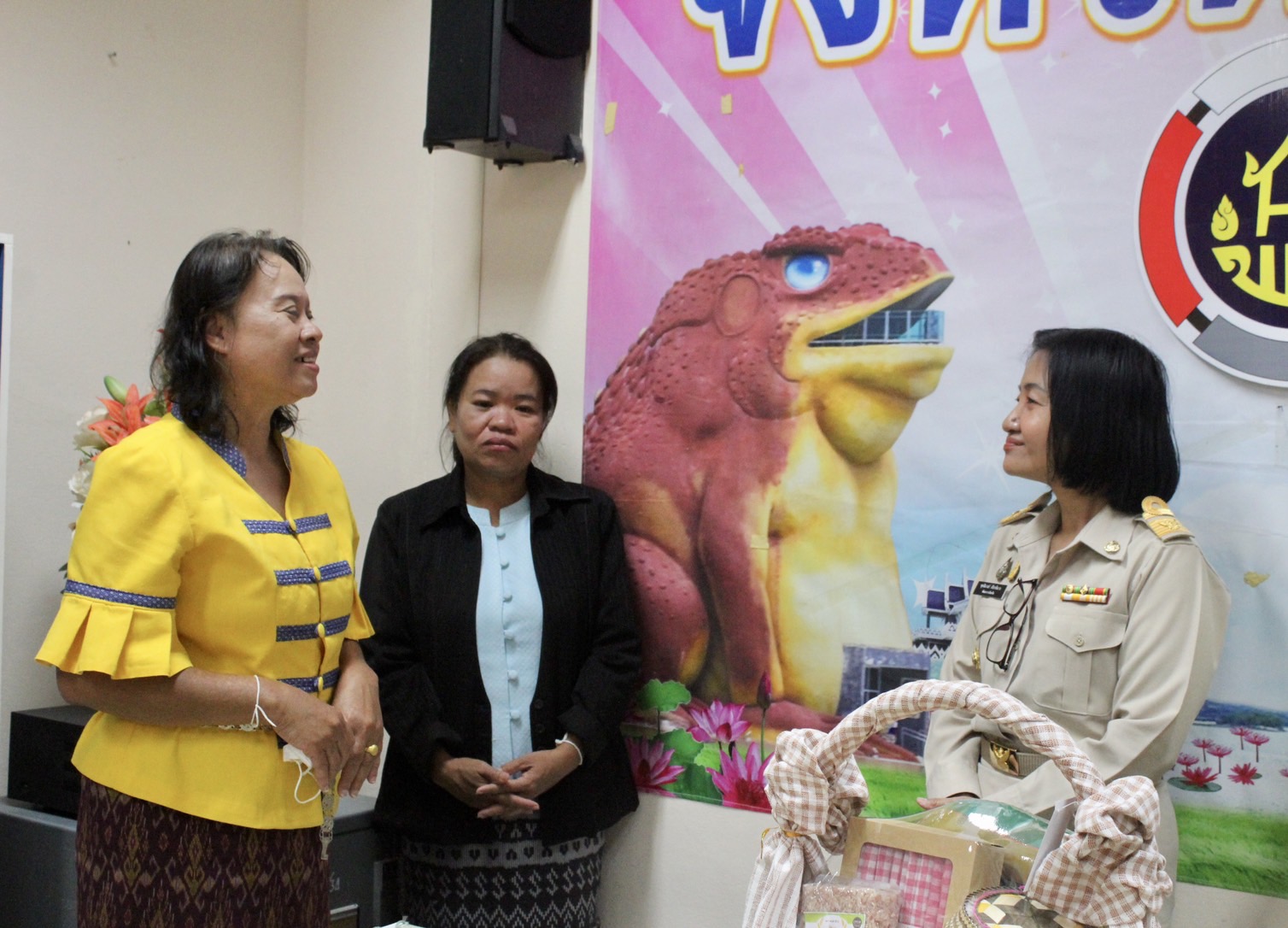 ?ทีมงานสำนักงานพัฒนาชุมชนอำเภอเลิงนกทา ร่วมอวยพรปีใหม่ 2566 พัฒนาการจังหวัดยโสธร