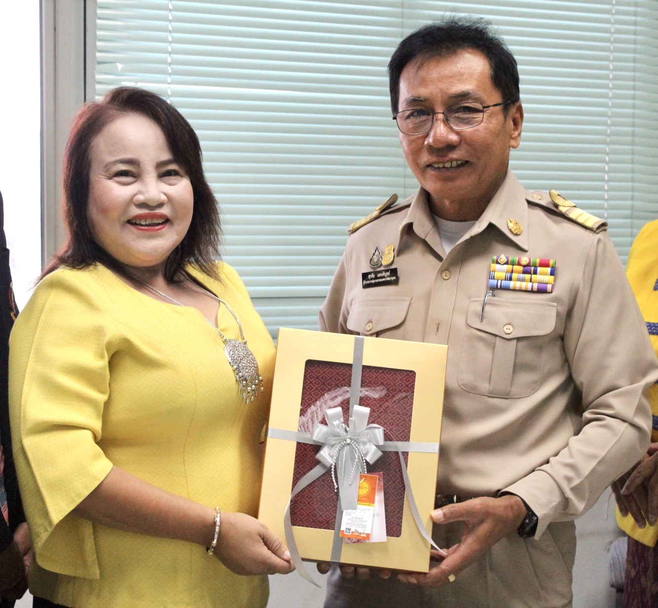 ?ทีมงานสำนักงานพัฒนาชุมชนอำเภอเลิงนกทา ร่วมอวยพรปีใหม่ 2566 พัฒนาการจังหวัดยโสธร