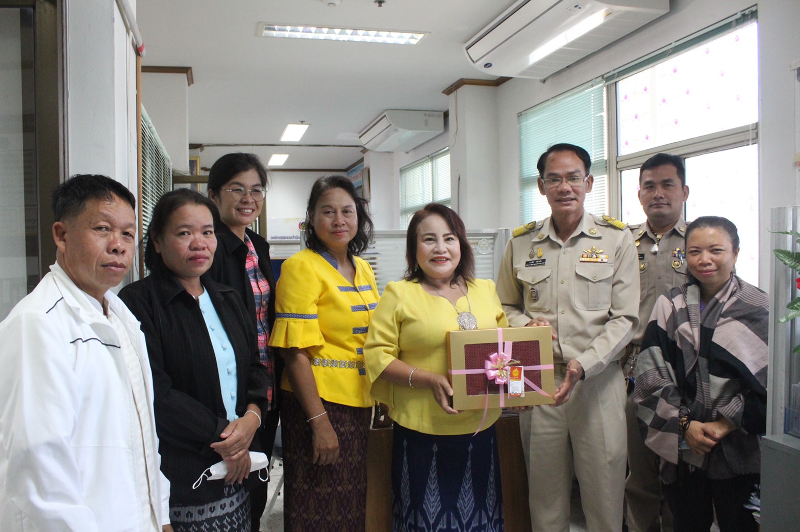 ?ทีมงานสำนักงานพัฒนาชุมชนอำเภอเลิงนกทา ร่วมอวยพรปีใหม่ 2566 พัฒนาการจังหวัดยโสธร