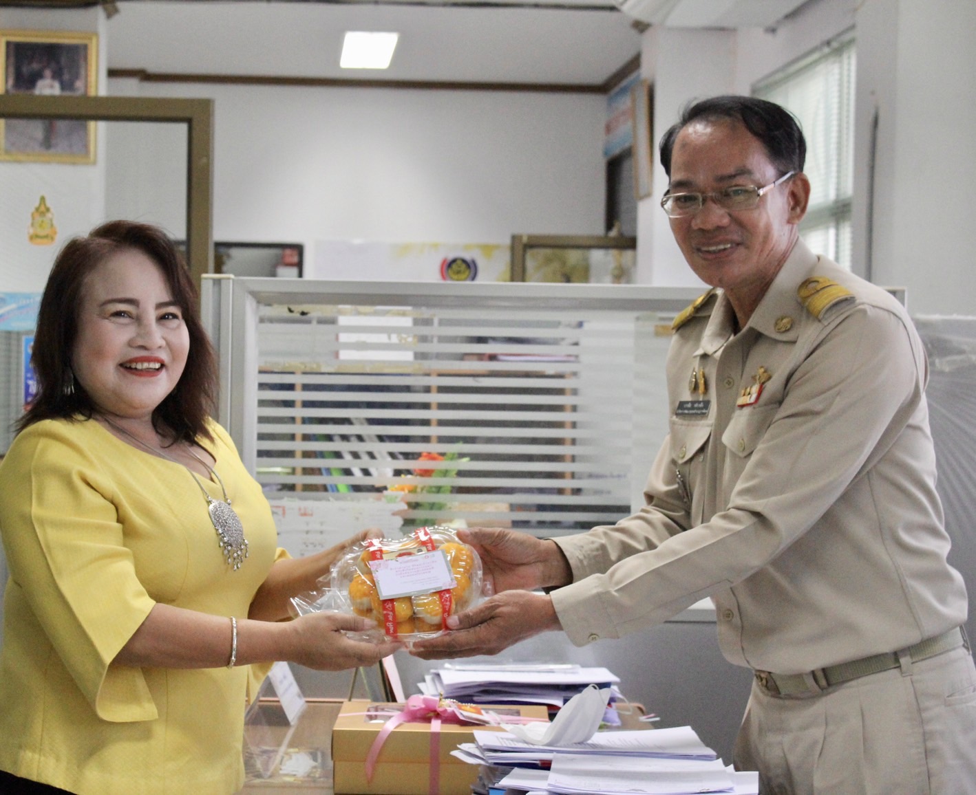 ?ทีมงานสำนักงานพัฒนาชุมชนอำเภอเลิงนกทา ร่วมอวยพรปีใหม่ 2566 พัฒนาการจังหวัดยโสธร