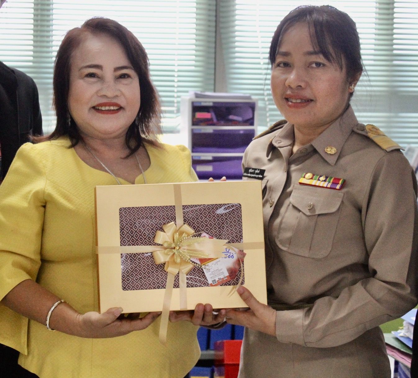 ?ทีมงานสำนักงานพัฒนาชุมชนอำเภอเลิงนกทา ร่วมอวยพรปีใหม่ 2566 พัฒนาการจังหวัดยโสธร