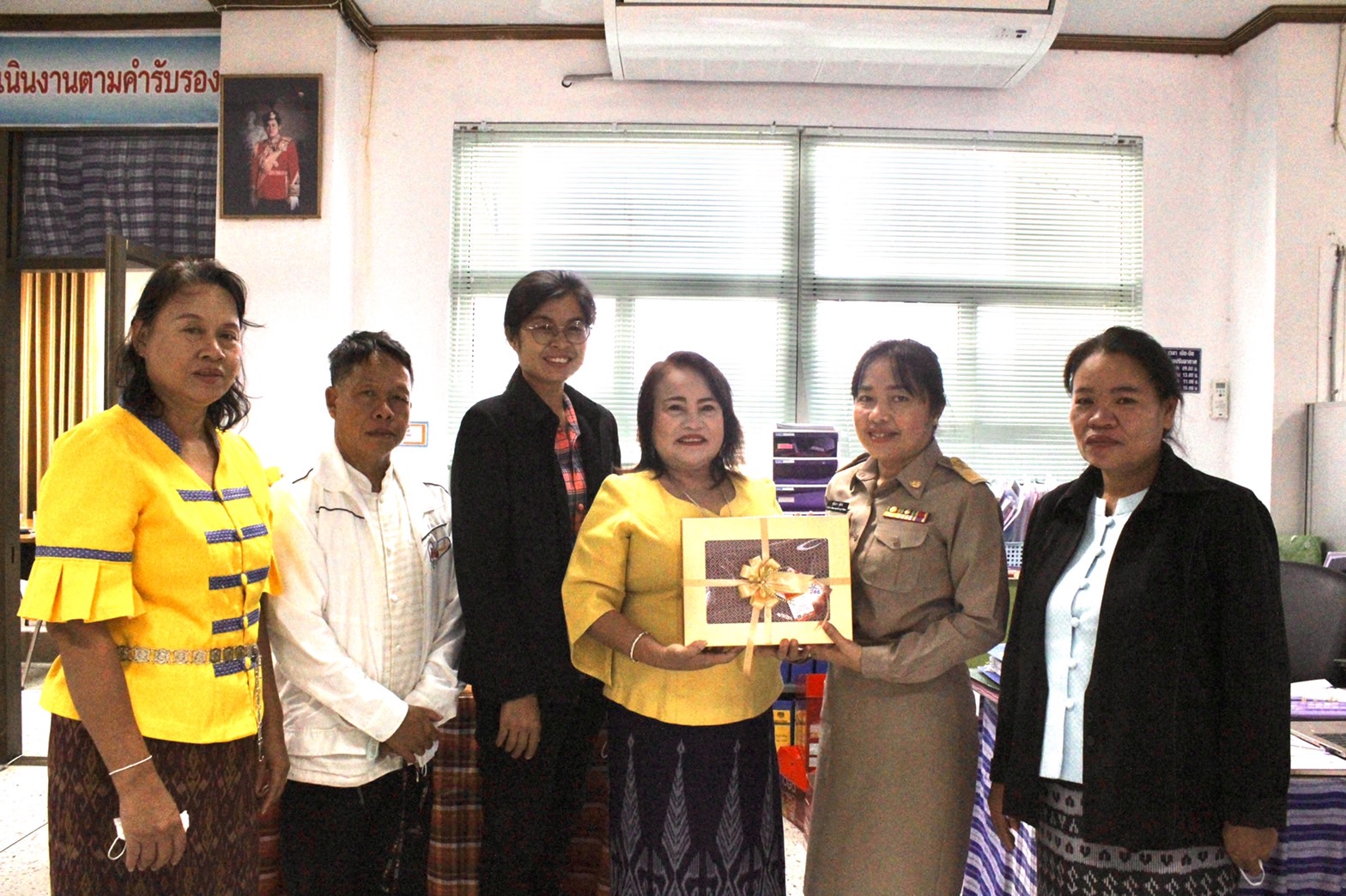 ?ทีมงานสำนักงานพัฒนาชุมชนอำเภอเลิงนกทา ร่วมอวยพรปีใหม่ 2566 พัฒนาการจังหวัดยโสธร