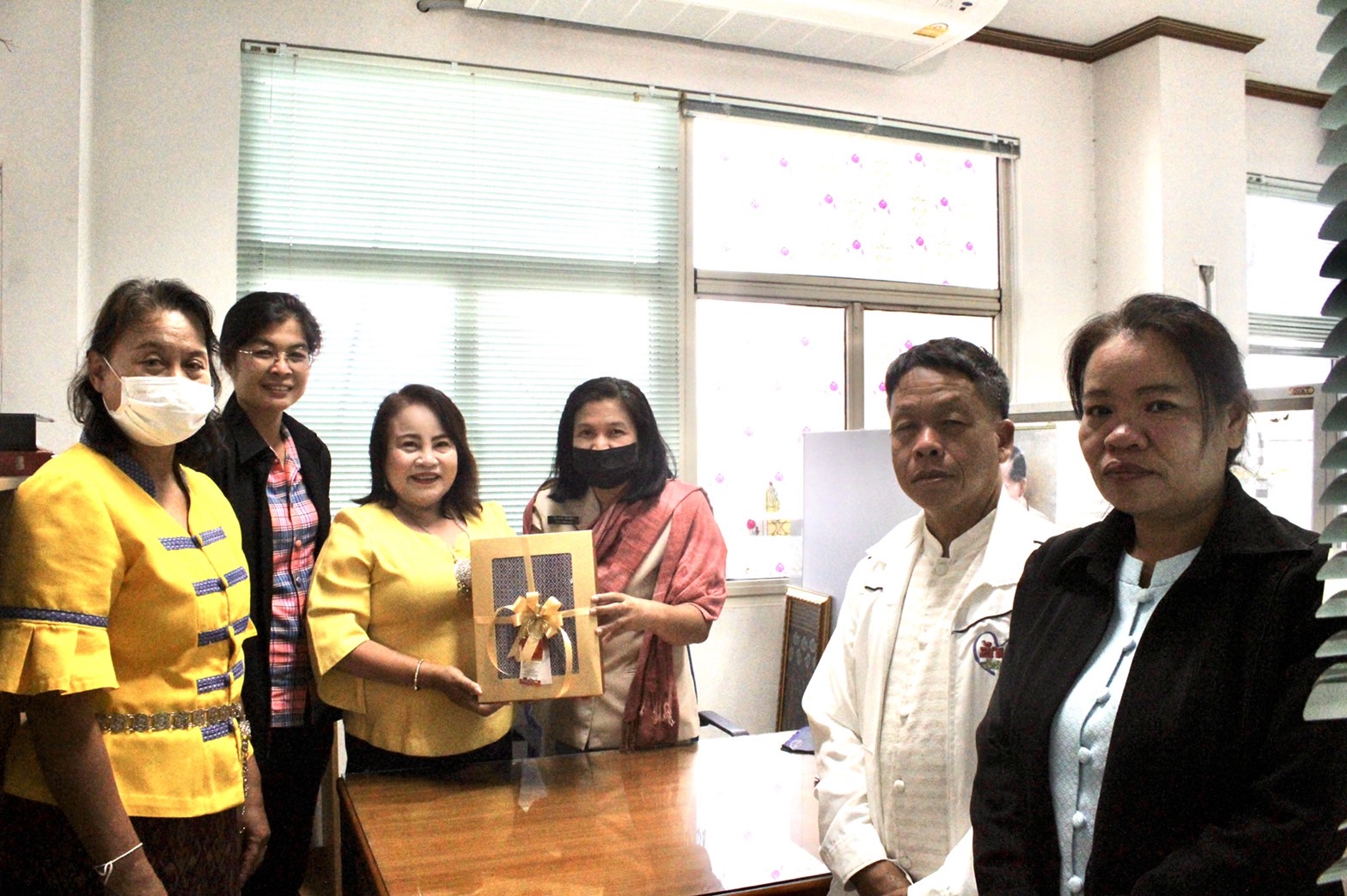 ?ทีมงานสำนักงานพัฒนาชุมชนอำเภอเลิงนกทา ร่วมอวยพรปีใหม่ 2566 พัฒนาการจังหวัดยโสธร