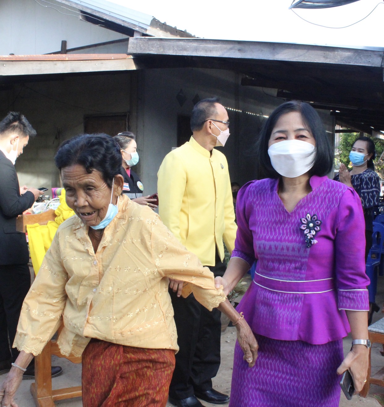 ?พช.ยโสธร ส่งมอบบ้านครัวเรือนตามโครงการบ้านห่วงใยจากใจ GLO ประจำปี 2565