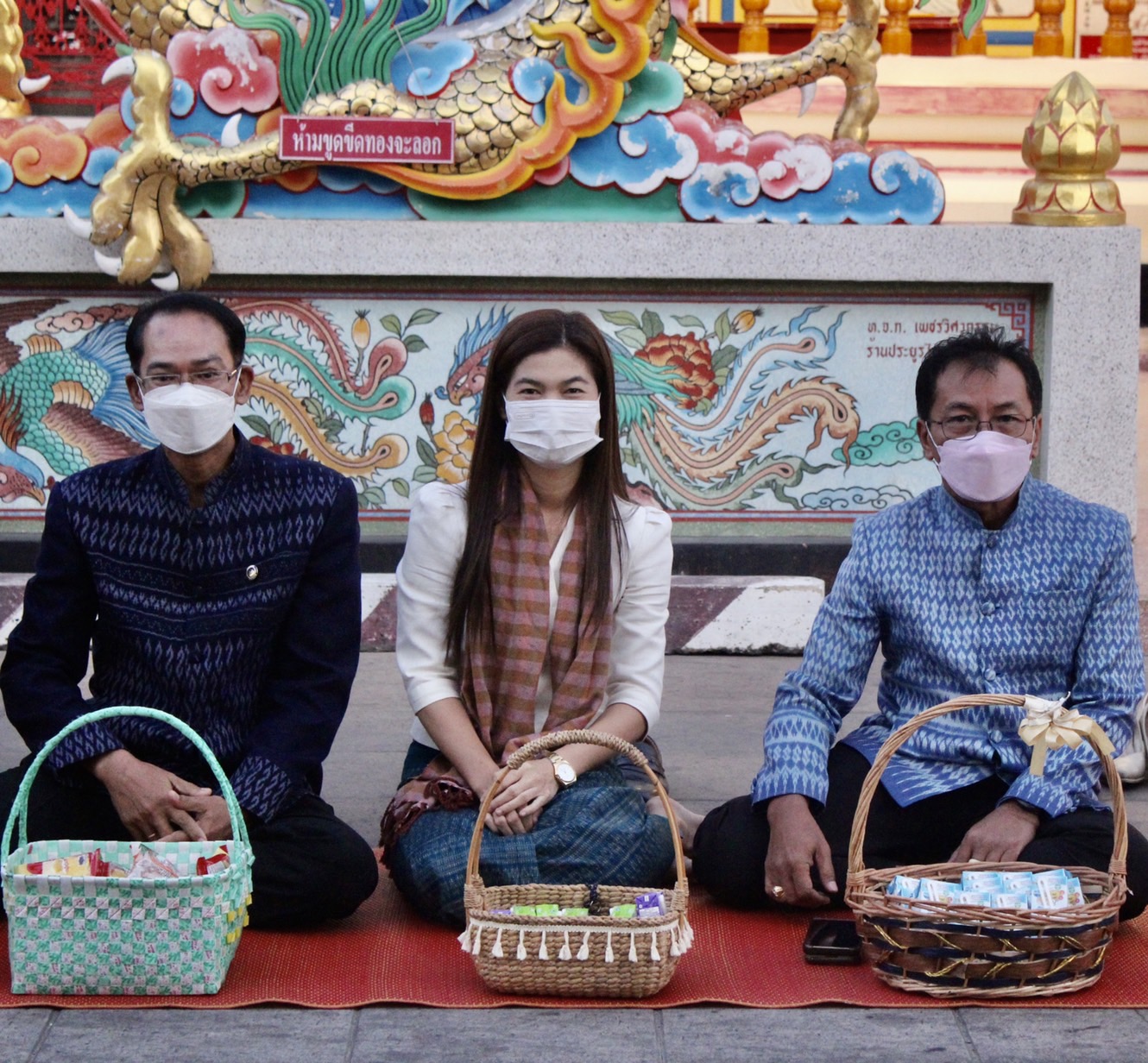 ☘️พช.ยโสธรร่วมทำบุญตักบาตรย้อนยุค วิถีถิ่น วิถีไทย ถนนคนเดินยโสธร เมืองเก่าบ้านสิงห์ท่า และร่วมกันสวมใส่ผ้าไทยตามโครงการ “ผ้าไทยใส่ให้สนุก”