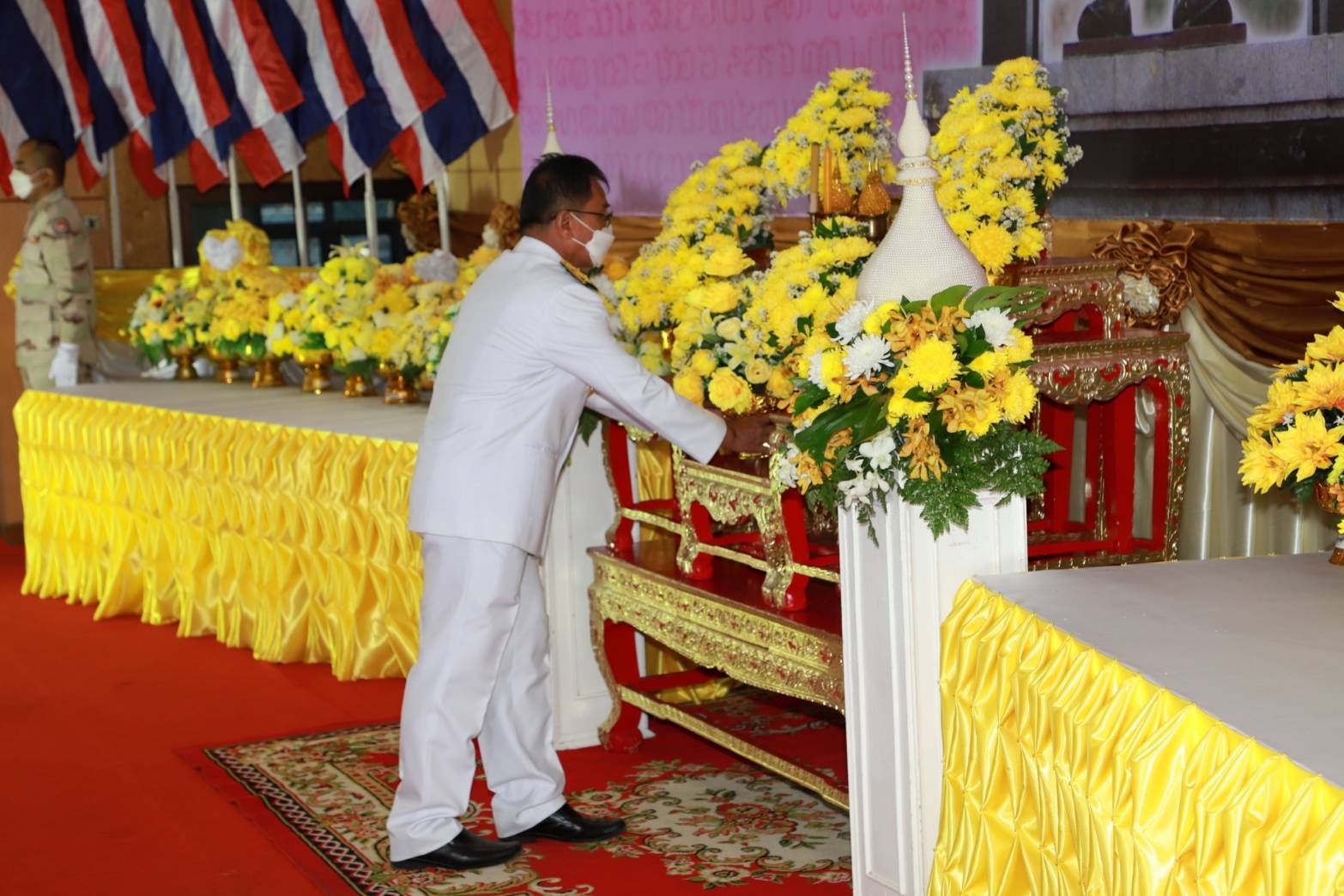 พช.ยโสธร  ร่วมพิธีวางพานพุ่มถวายราชสักการะ เนื่องในวันพ่อขุนรามคำแหงมหาราช ประจำปี 2566