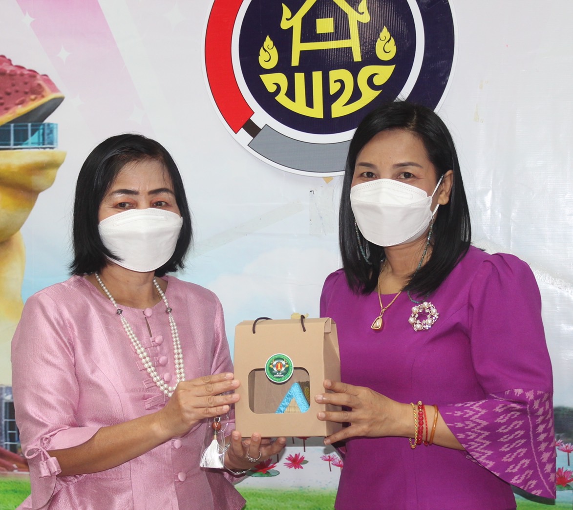 ?ทีมงานสำนักงานพัฒนาชุมชนอำเภอป่าติ้ว ร่วมอวยพรปีใหม่ 2566 พัฒนาการจังหวัดยโสธร