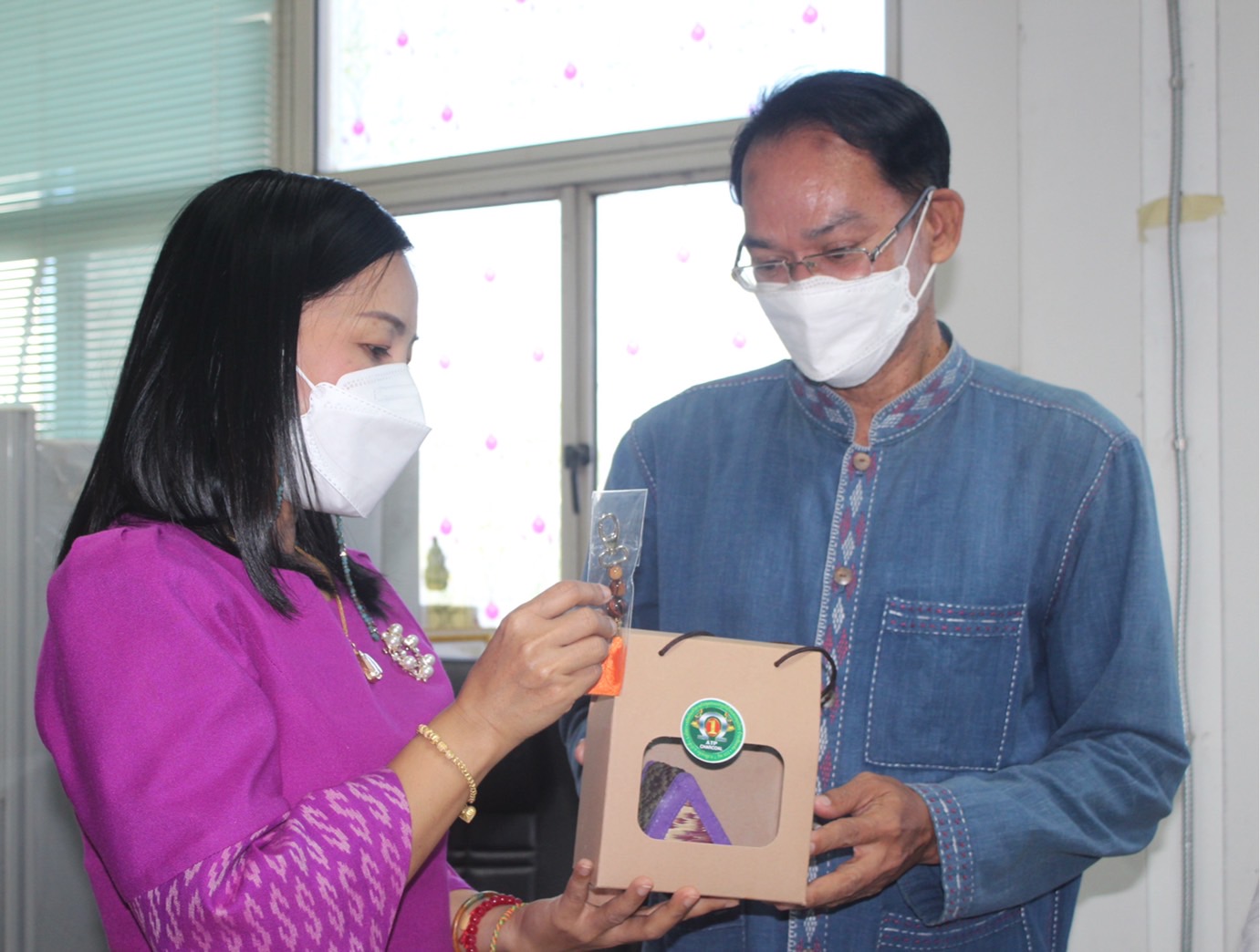 ?ทีมงานสำนักงานพัฒนาชุมชนอำเภอป่าติ้ว ร่วมอวยพรปีใหม่ 2566 พัฒนาการจังหวัดยโสธร