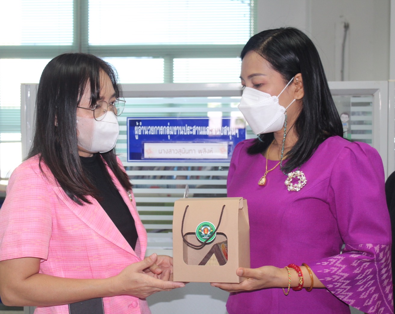 ?ทีมงานสำนักงานพัฒนาชุมชนอำเภอป่าติ้ว ร่วมอวยพรปีใหม่ 2566 พัฒนาการจังหวัดยโสธร